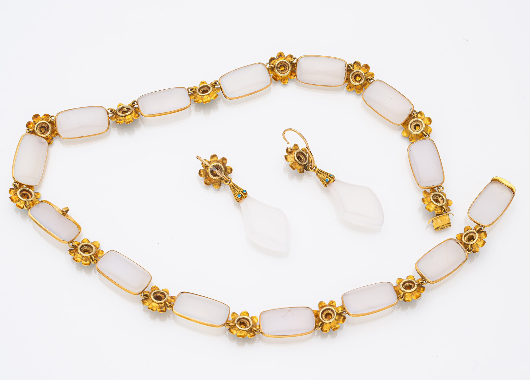 FINE CHALCEDONY DEMI PARURE - Image 3 of 3