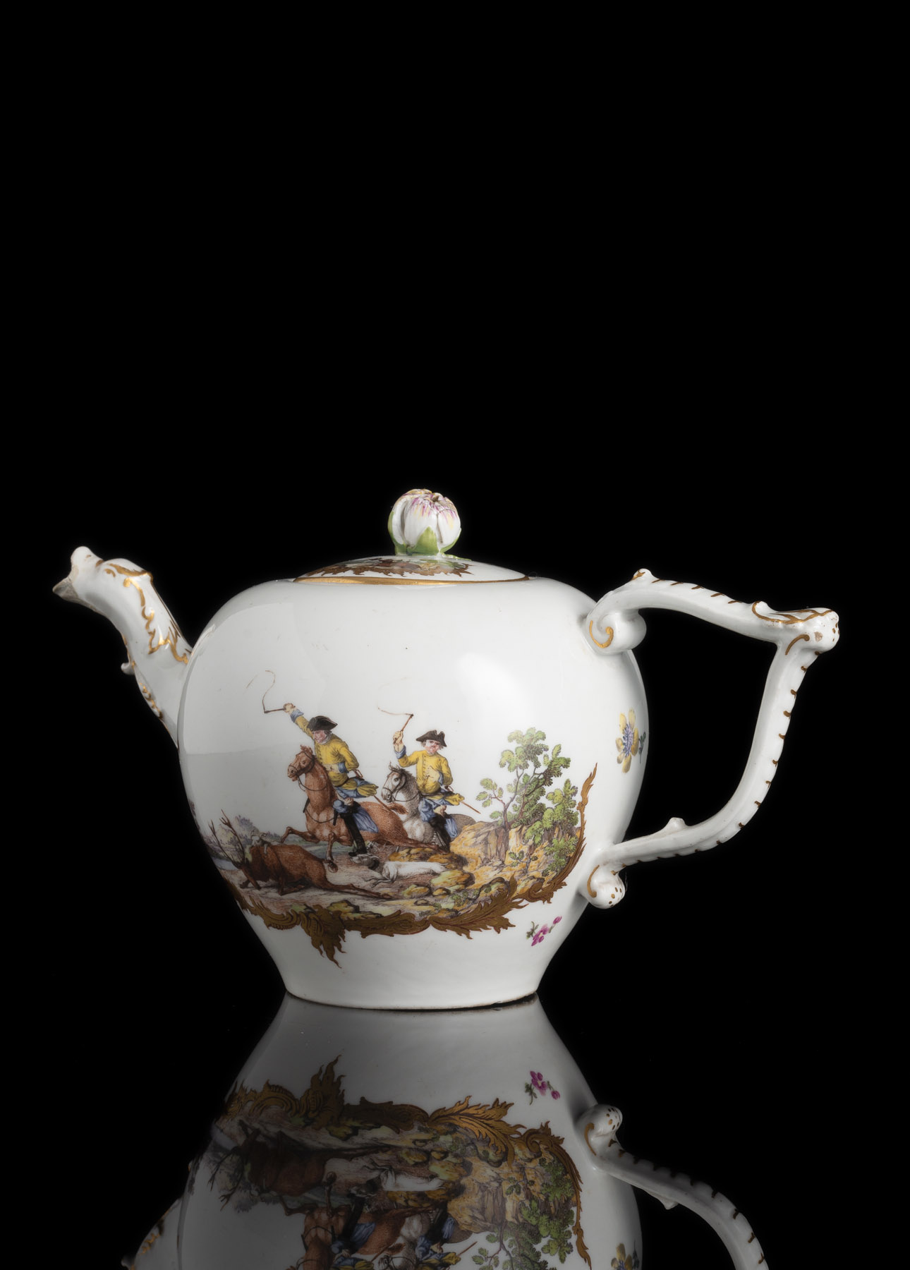 A MEISSEN TEAPOT WITH HUNTING SCENES