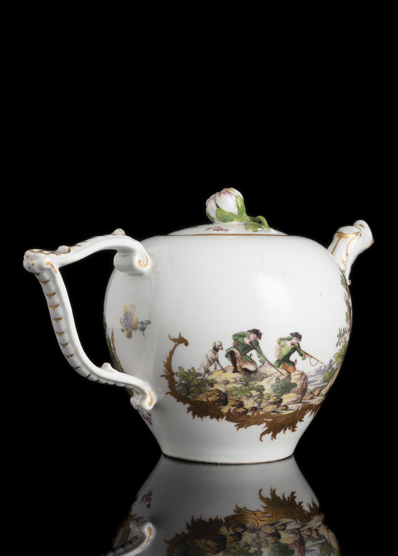 A MEISSEN TEAPOT WITH HUNTING SCENES - Image 2 of 5