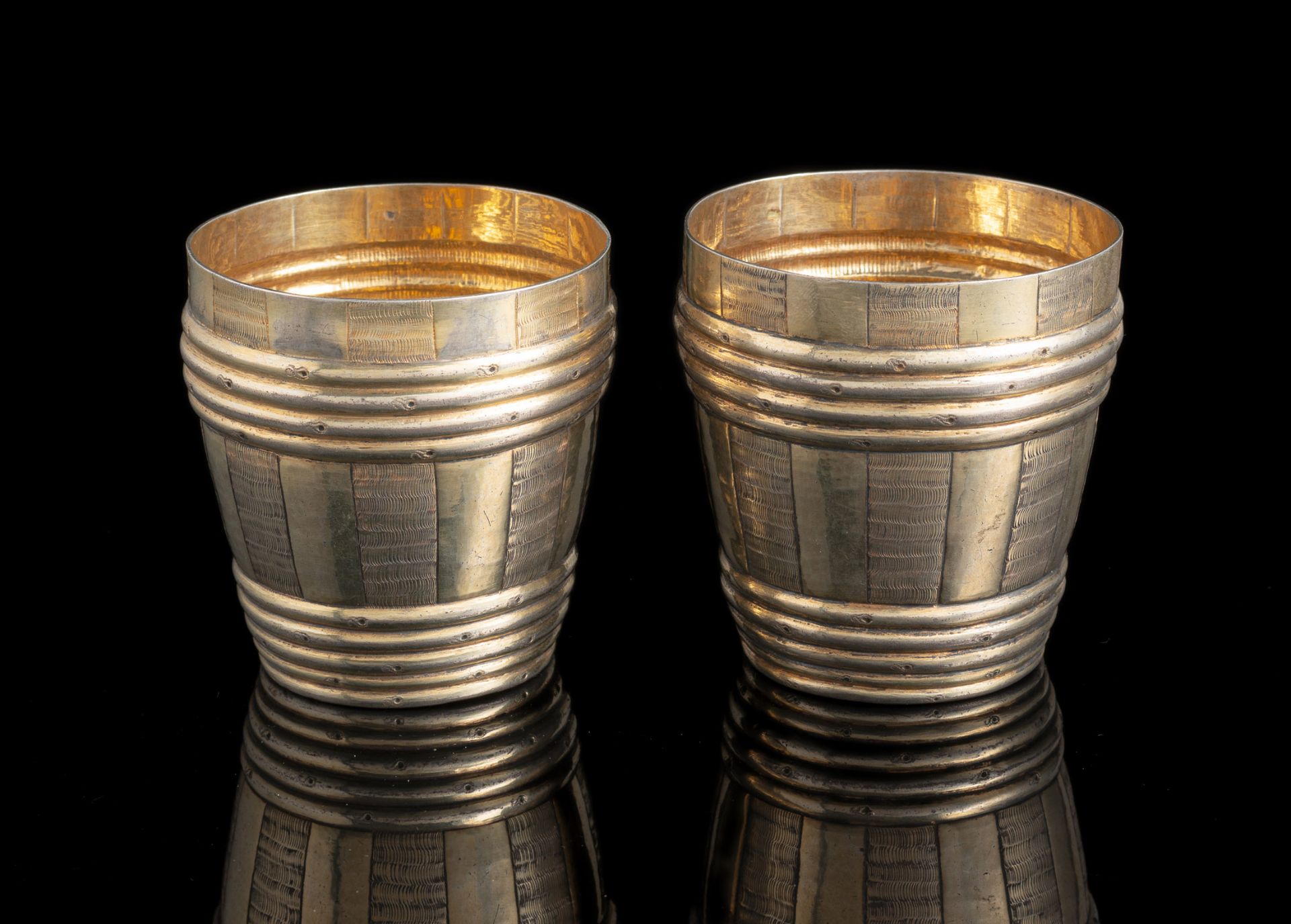 A GERMAN BARREL SHAPED VERMEIL DOUBLE BEAKER - Image 2 of 3