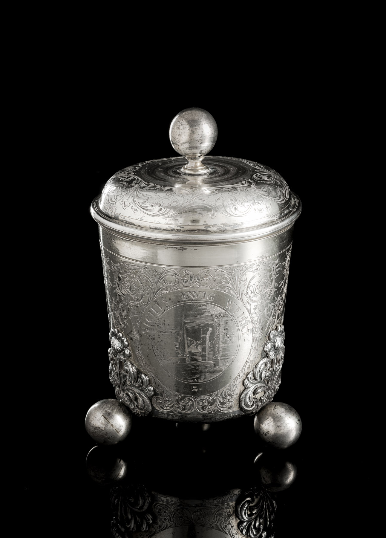 A LARGE BAROQUE SILVERGILT KUGELFUSS BEAKER AND LID - Image 2 of 4