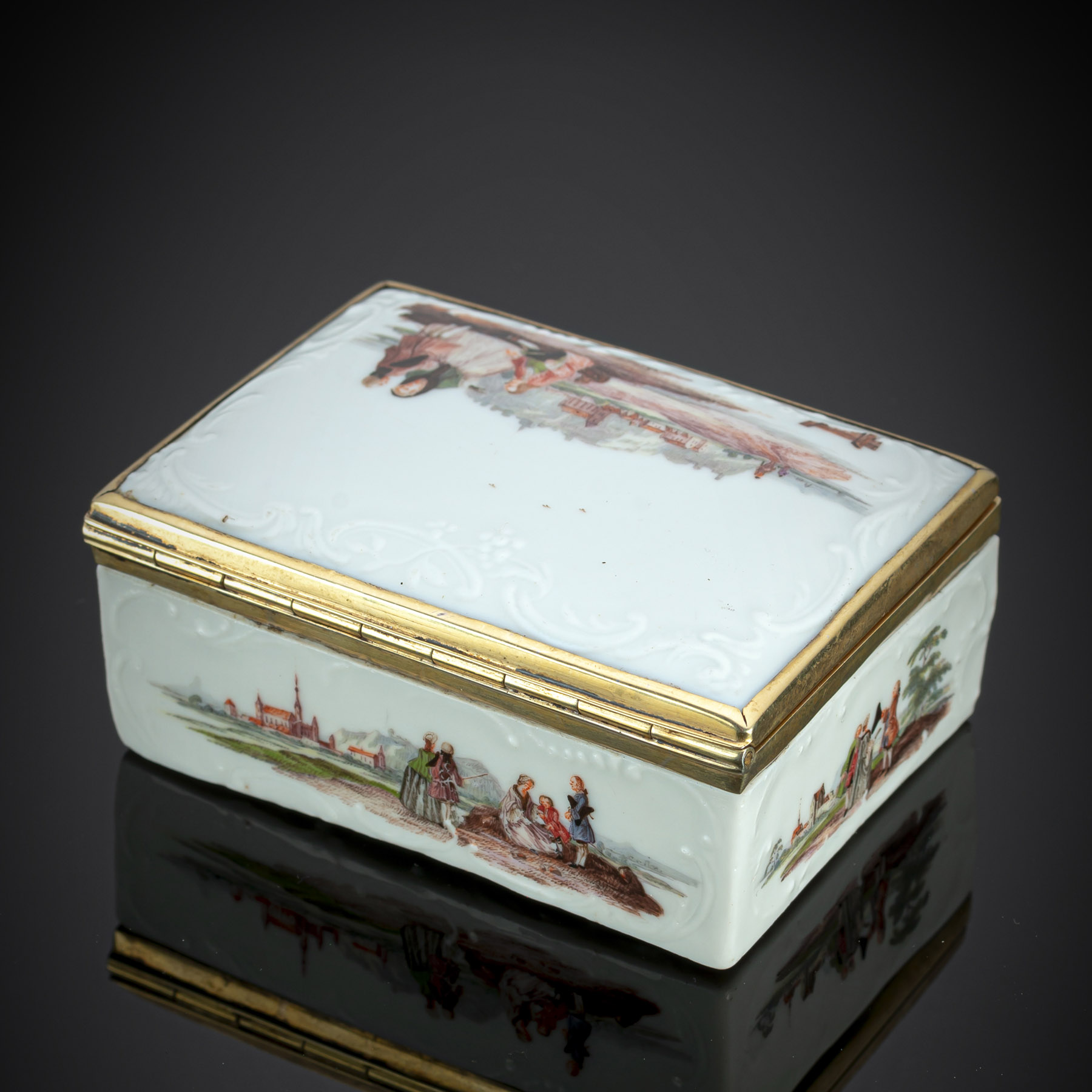 A FINE MEISSEN PORCELAIN SNUFF BOX WITH WATTEAU SCENES - Image 2 of 5