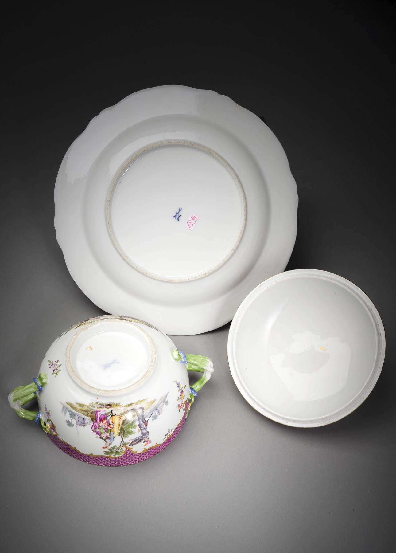 A FINE MEISSEN PORCELAIN ECUELLE WITH COVER AND DISH - Image 4 of 4