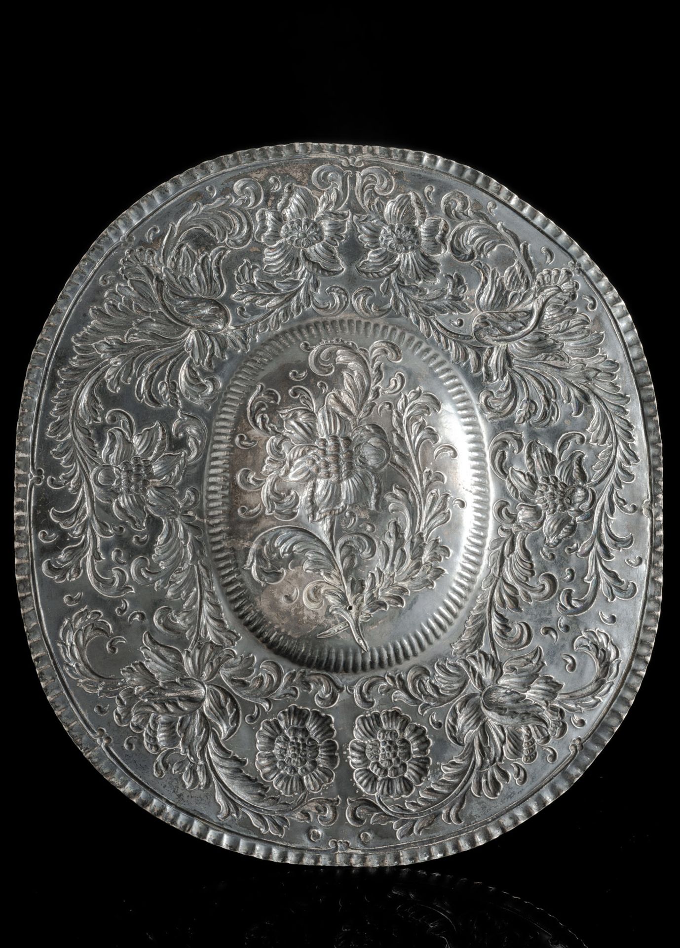 A FLORAL PATTERN SILVER OVAL DISH - Image 2 of 2