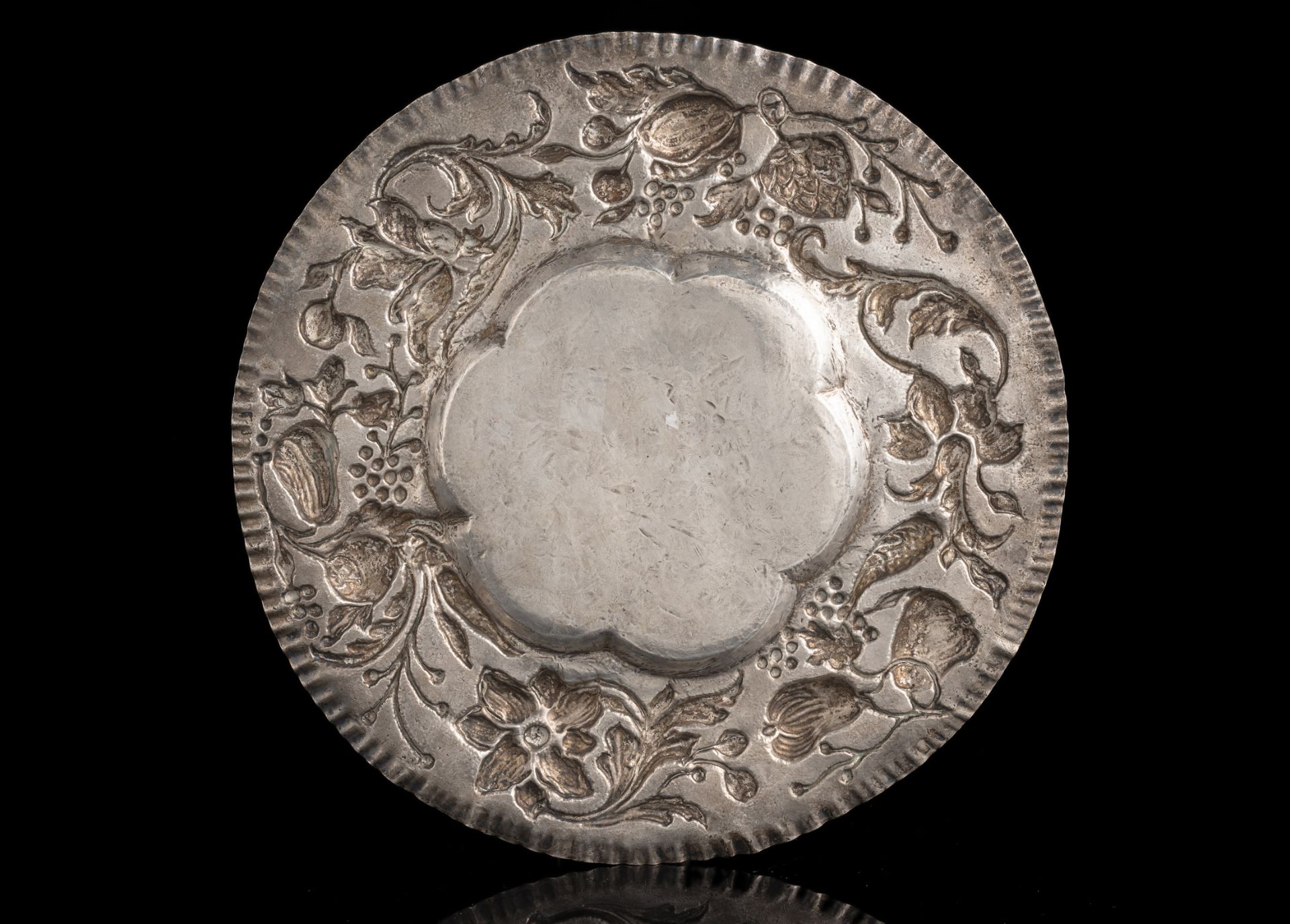 A SILVER ROUND DISH WITH FRUIT DECOR - Image 2 of 2