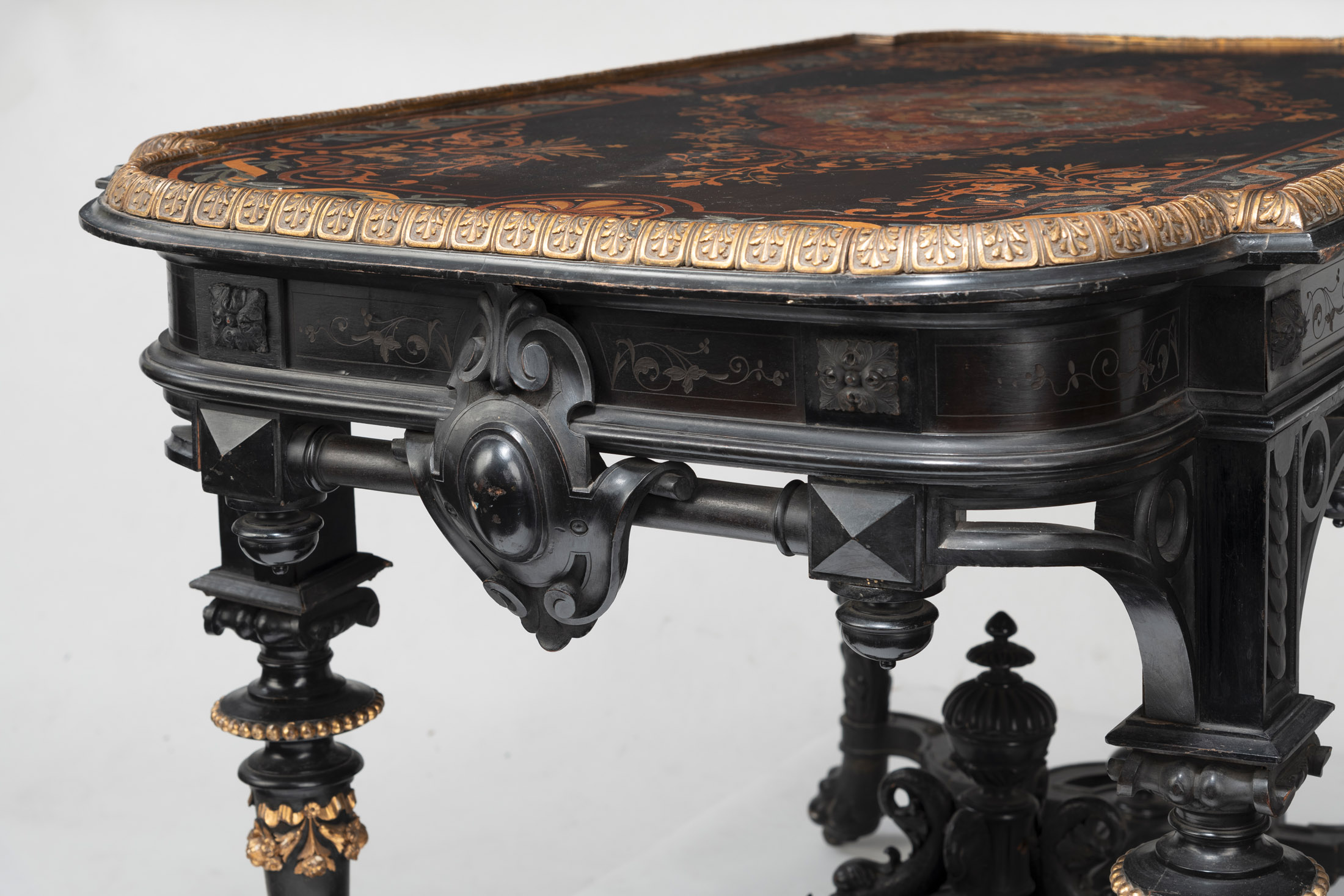 Magnificent centre table with the alliance coat of arms of Agnes von Württemberg and Prince Heinric - Image 6 of 11