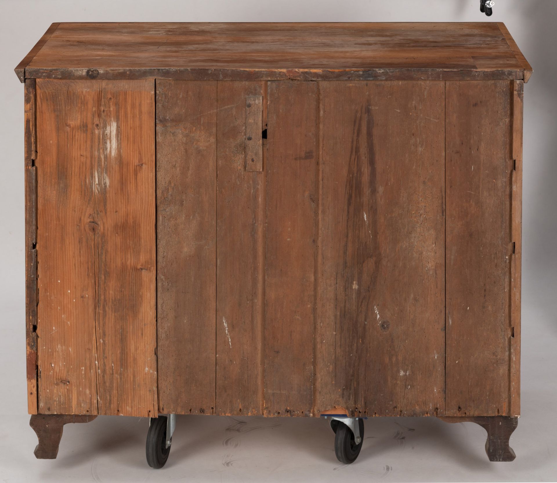 A NEOCLASSCIAL WALNUT COMMODE - Image 4 of 5