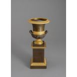 Klassizistische Bronze-Vase in Urnenform