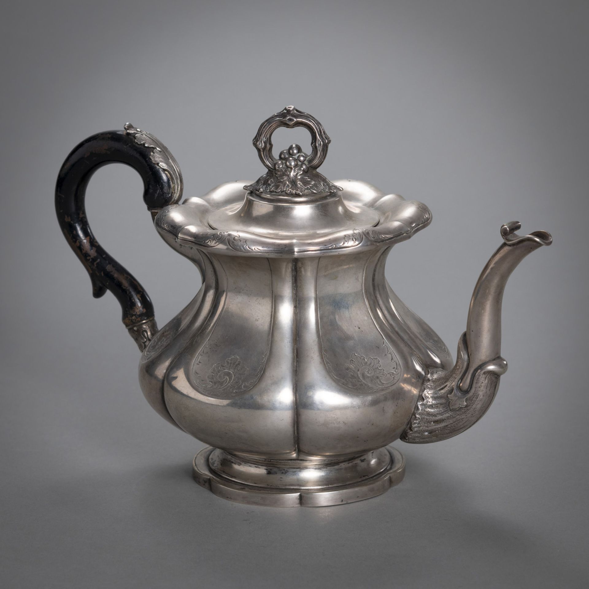A NORTH GERMAN SILVER COFFEE POT - Image 2 of 4