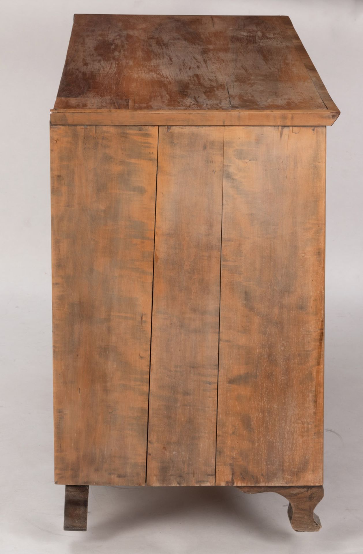 A NEOCLASSCIAL WALNUT COMMODE - Image 5 of 5