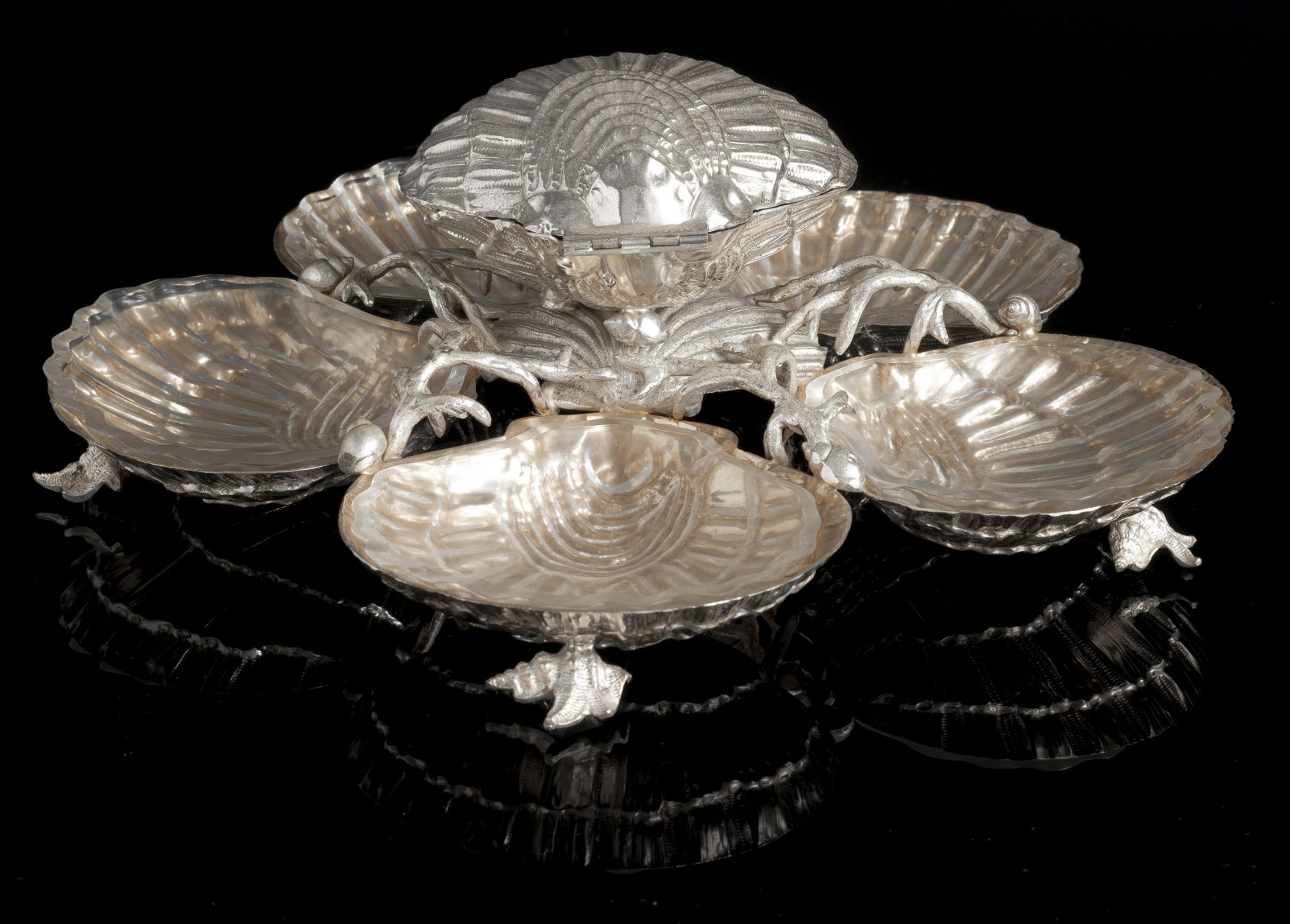 A SEAFOOD DISH, A CENTRE PIECE FOR OYSTERS AND A ROUND DISH WITH GAME - Image 6 of 8