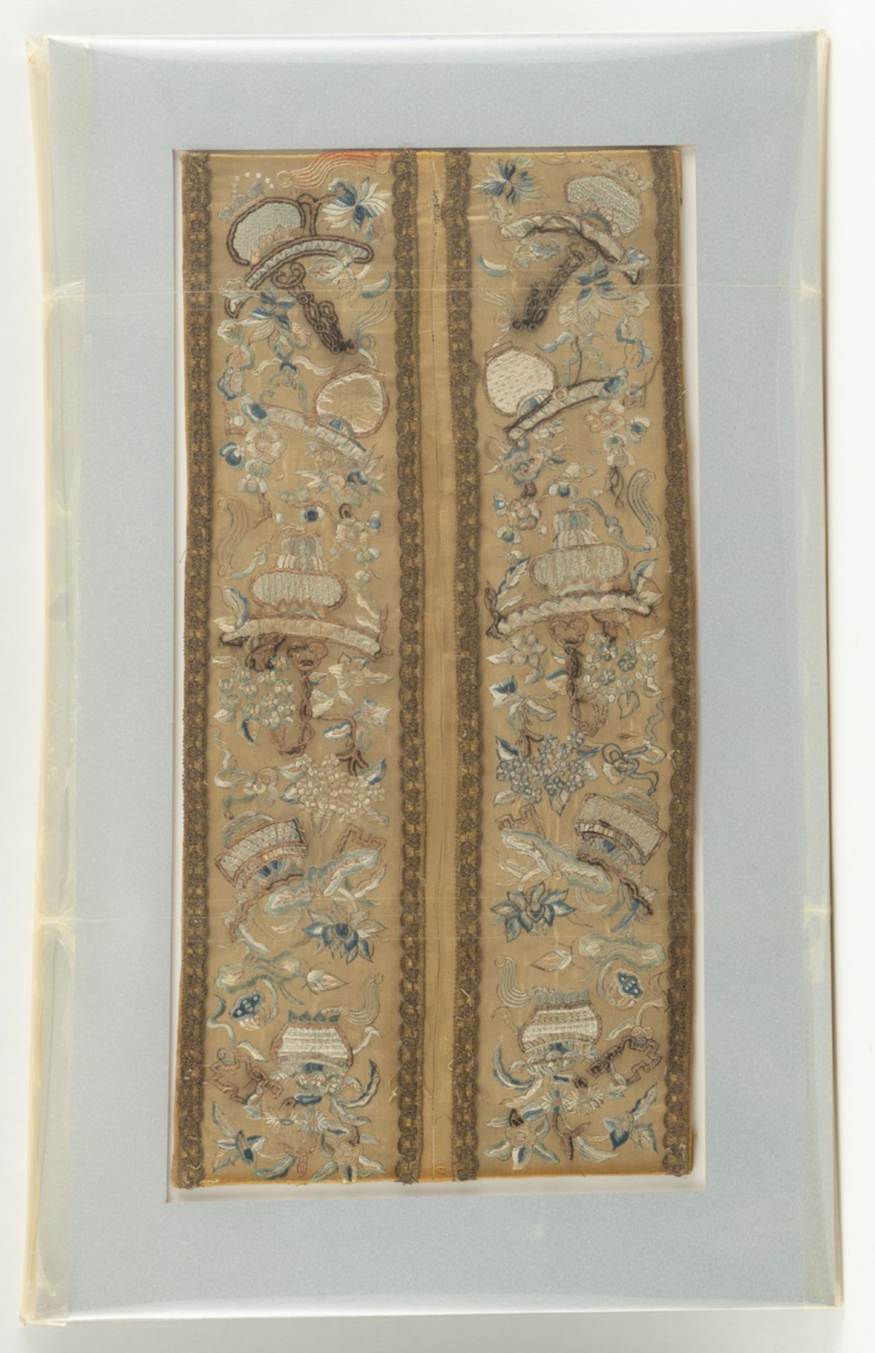 LOT OF SILK EMBROIDERIES: FIVE PAIRS OF EMBROIDERED SLEEVE TRIMS AND A FRAGMENT - Image 4 of 8