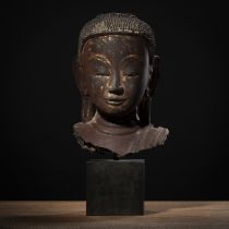 Kopf des Buddha aus Trockenlack mit Resten von Vergoldung