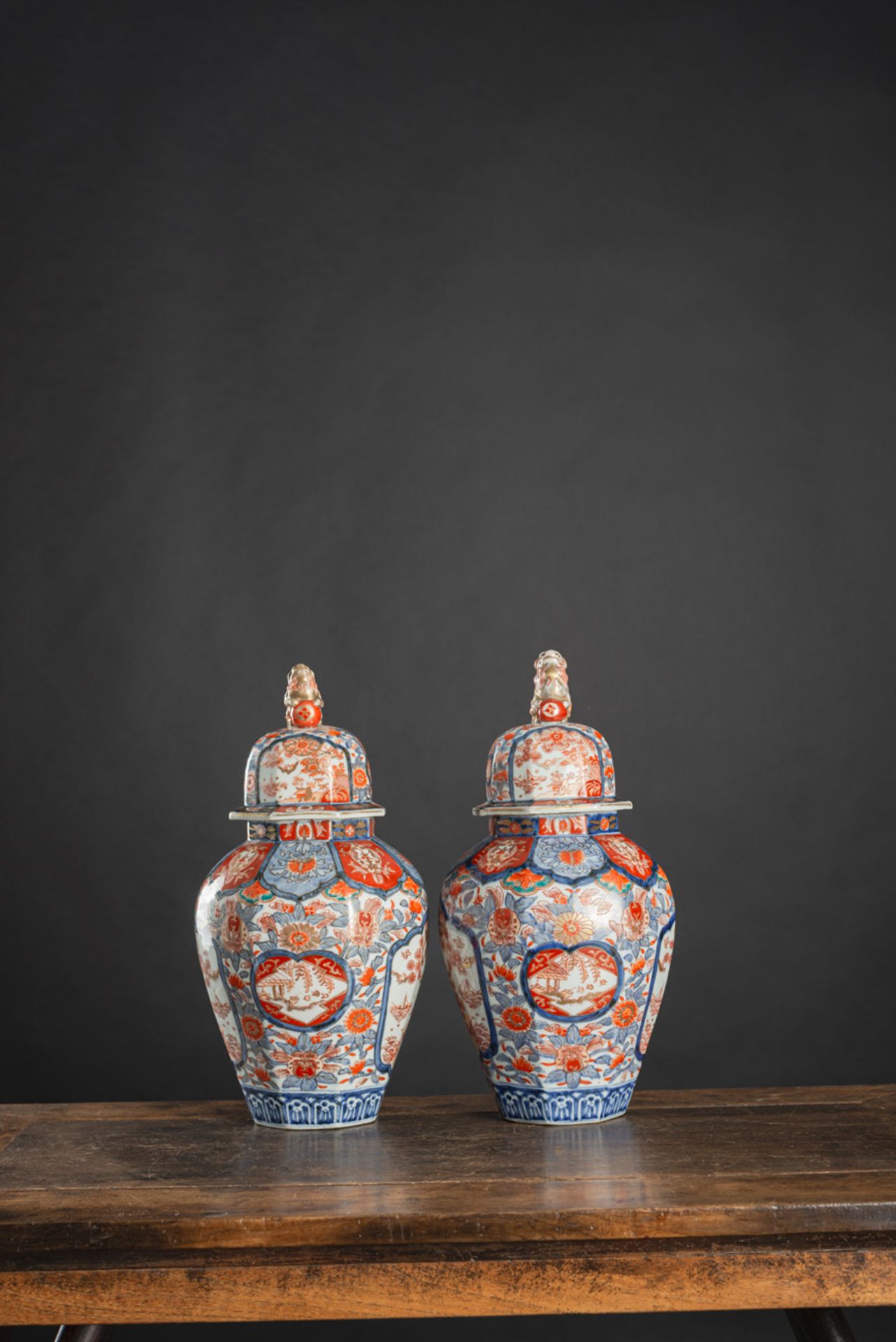 A PAIR OF OCTAGONAL IMARI PORCELAIN VASES - Image 2 of 4