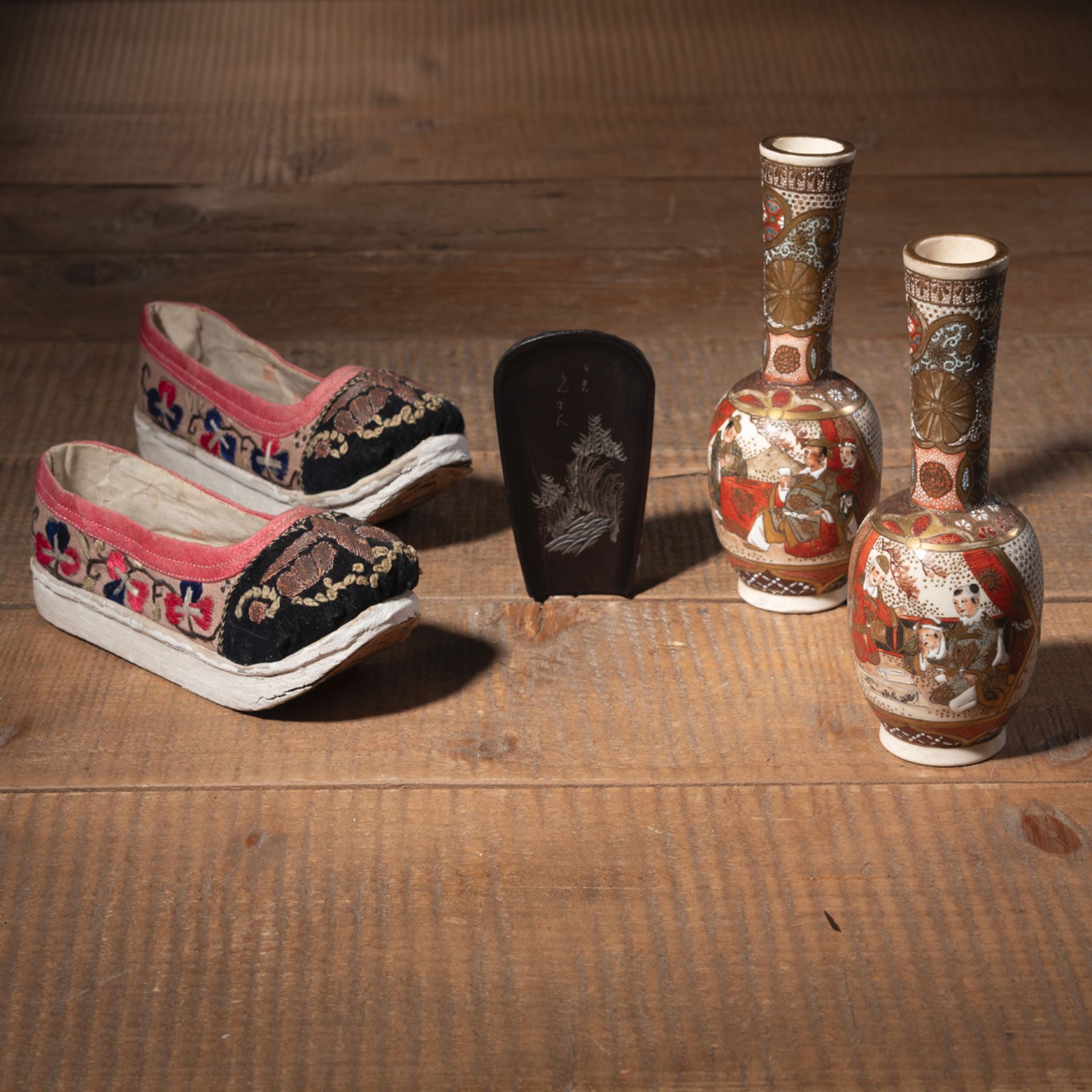 A PAIR OF SMALL SATSUMA VASES, A CARVED WOOD SHOVEL FOR INCENSE AND A PAIR OF OF EMBROIDERED SHOES