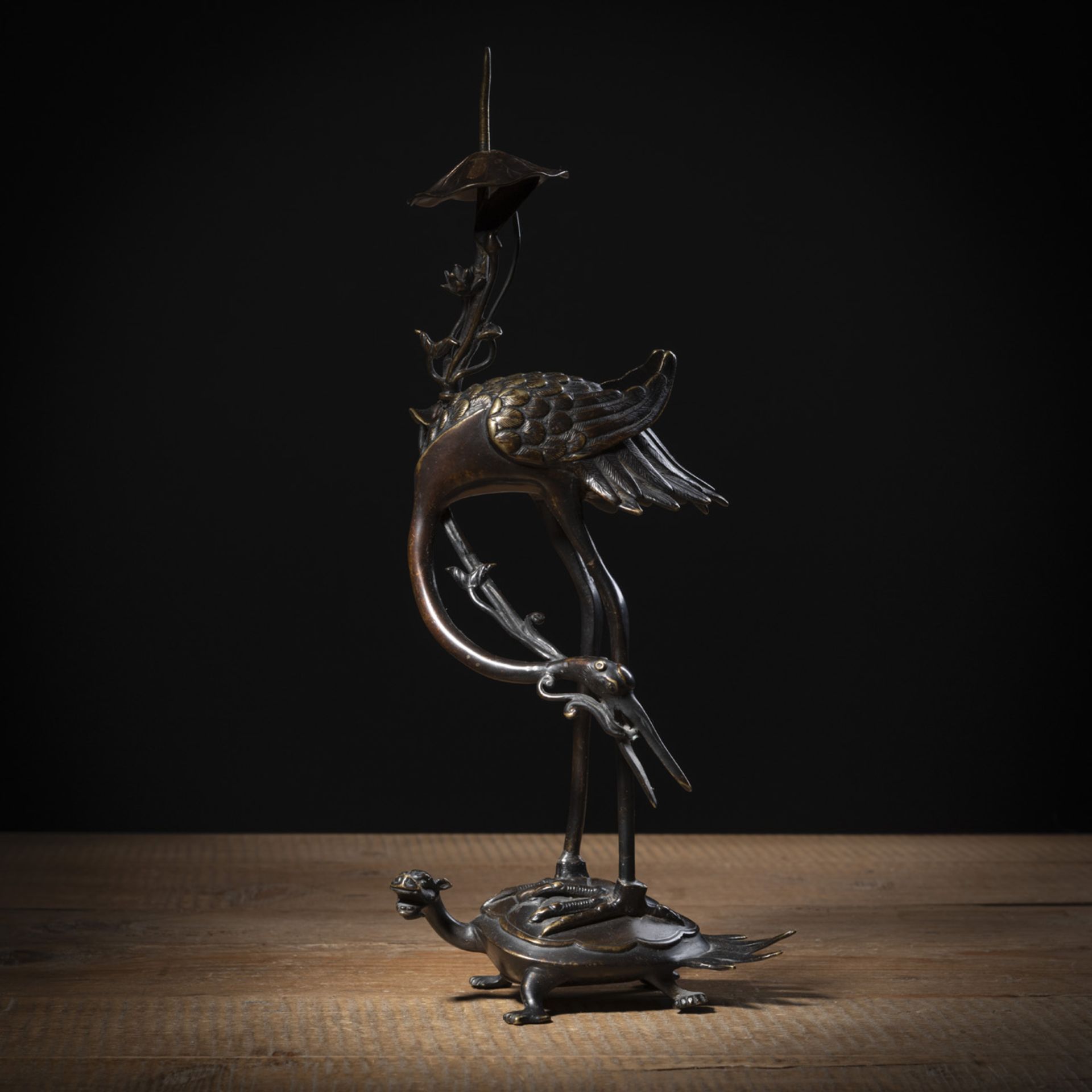 A BRONZE CANDLESTICK IN THE SHAPE OF A CRANE STANDING ON A TURTLE AND A SMALL BRONZE TRIPOD INCENSE - Image 8 of 8