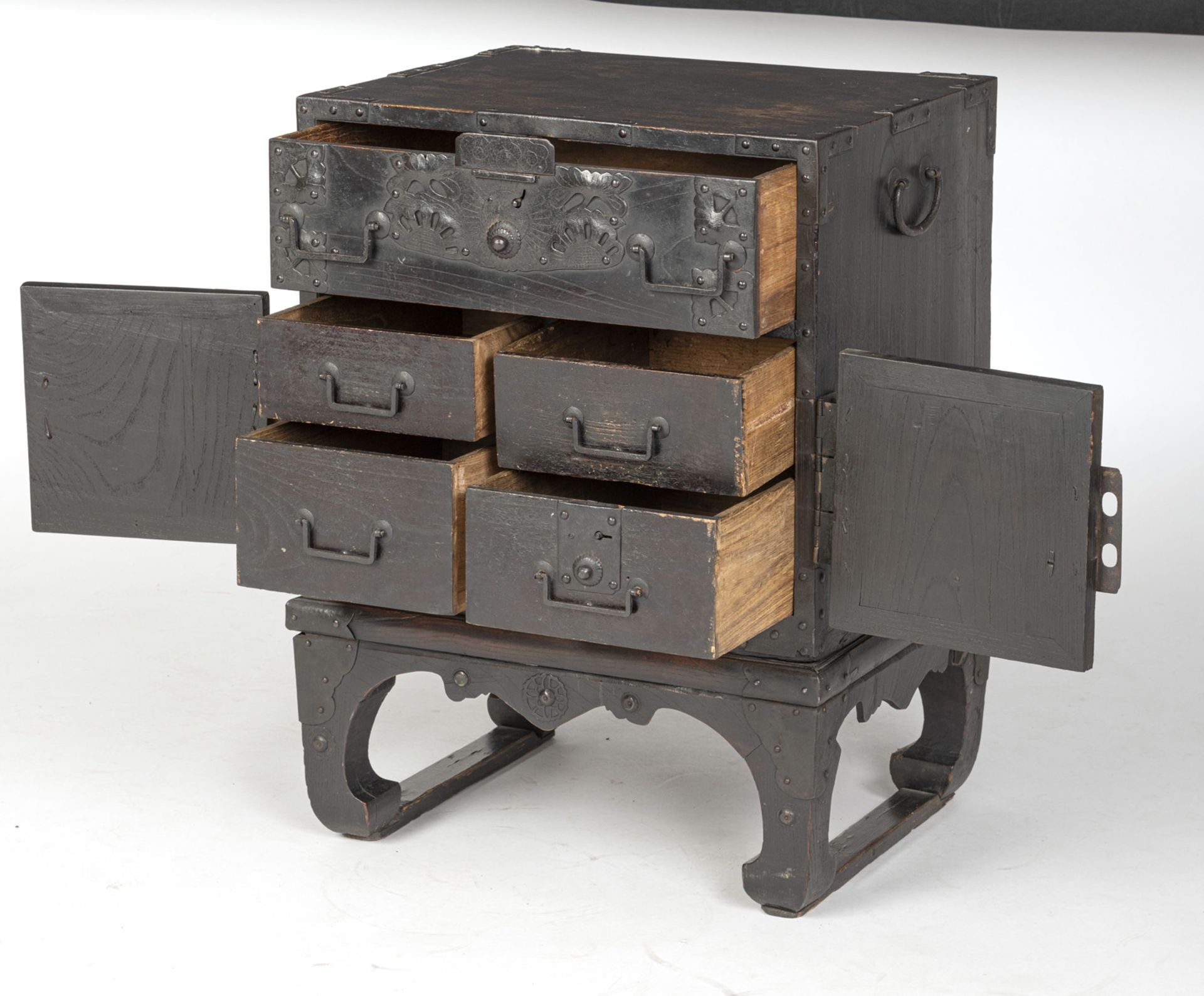 A WOODEN CHEST FOR USE ON A SHIP (FUNA DANSU) WITH IRON FITTINGS ON A STAND - Image 2 of 4