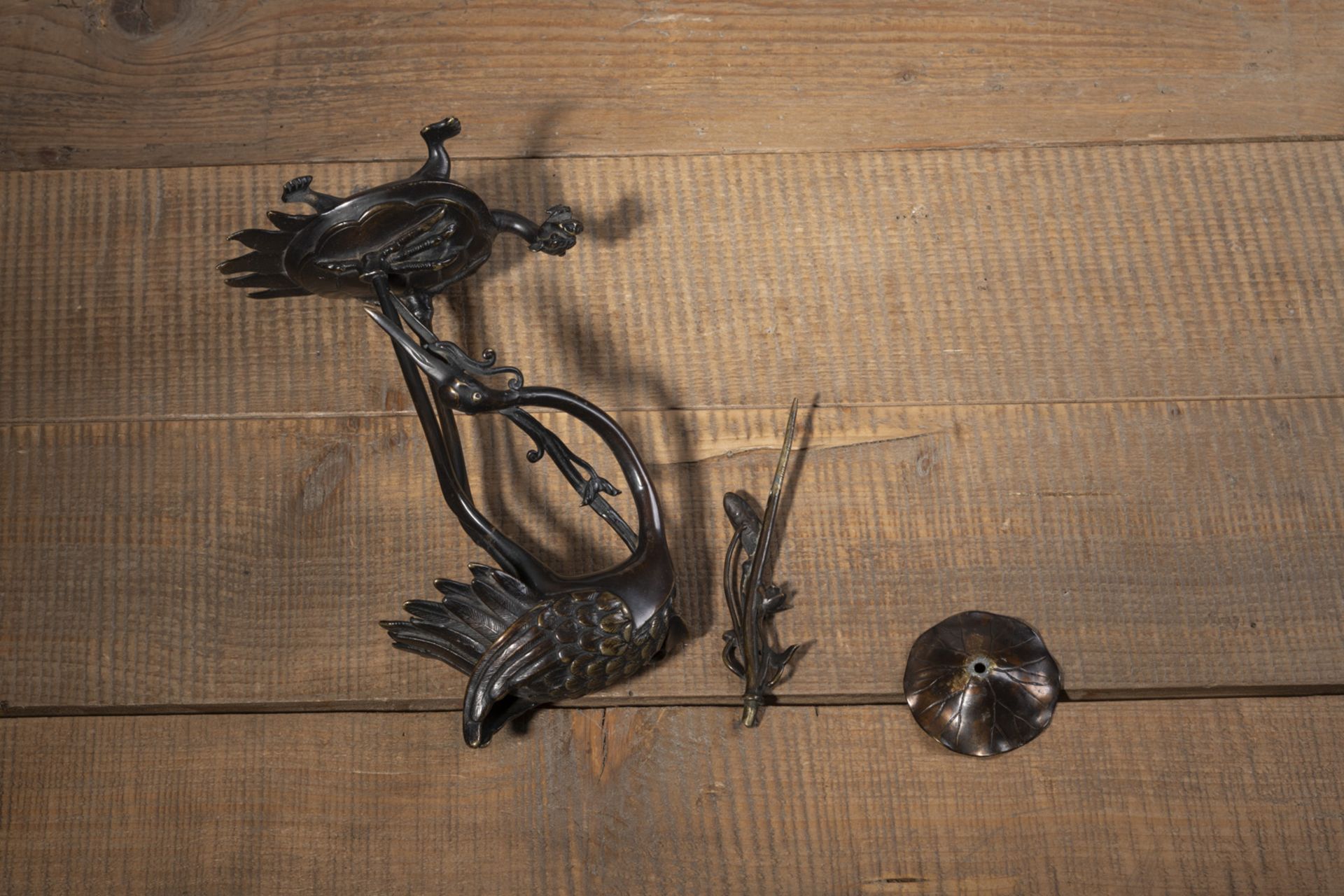 A BRONZE CANDLESTICK IN THE SHAPE OF A CRANE STANDING ON A TURTLE AND A SMALL BRONZE TRIPOD INCENSE - Image 6 of 8