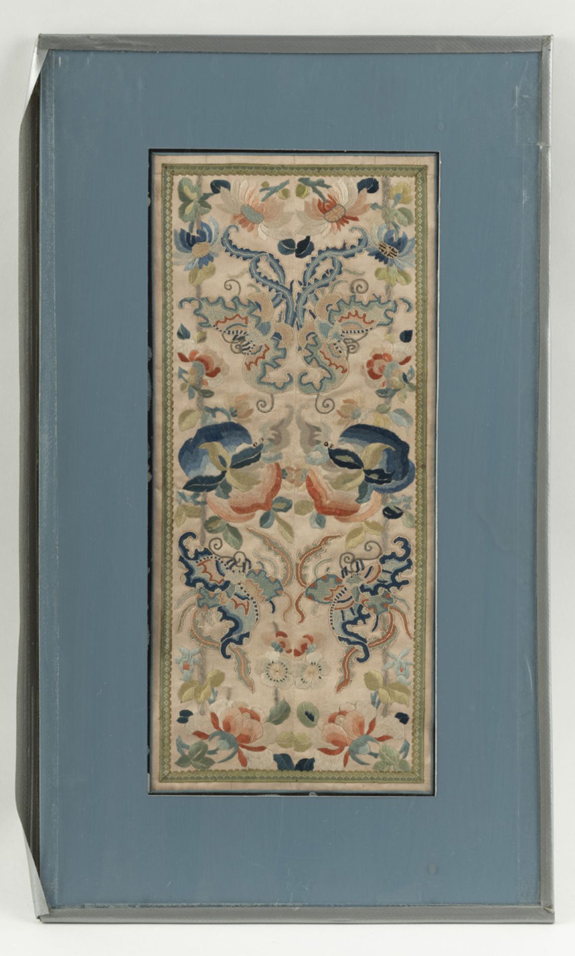LOT OF SILK EMBROIDERIES: FIVE PAIRS OF EMBROIDERED SLEEVE TRIMS AND A FRAGMENT - Image 6 of 8