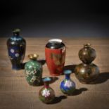 A GROUP OF SIX VASES, CLOISONNÉ/PORCELAIN