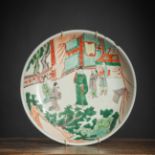 A LARGE WUCAI PORCELAIN PLATE WITH A FIGURAL SCENE