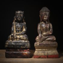 Zwei vergoldete Holzfiguren des sitzenden Buddha