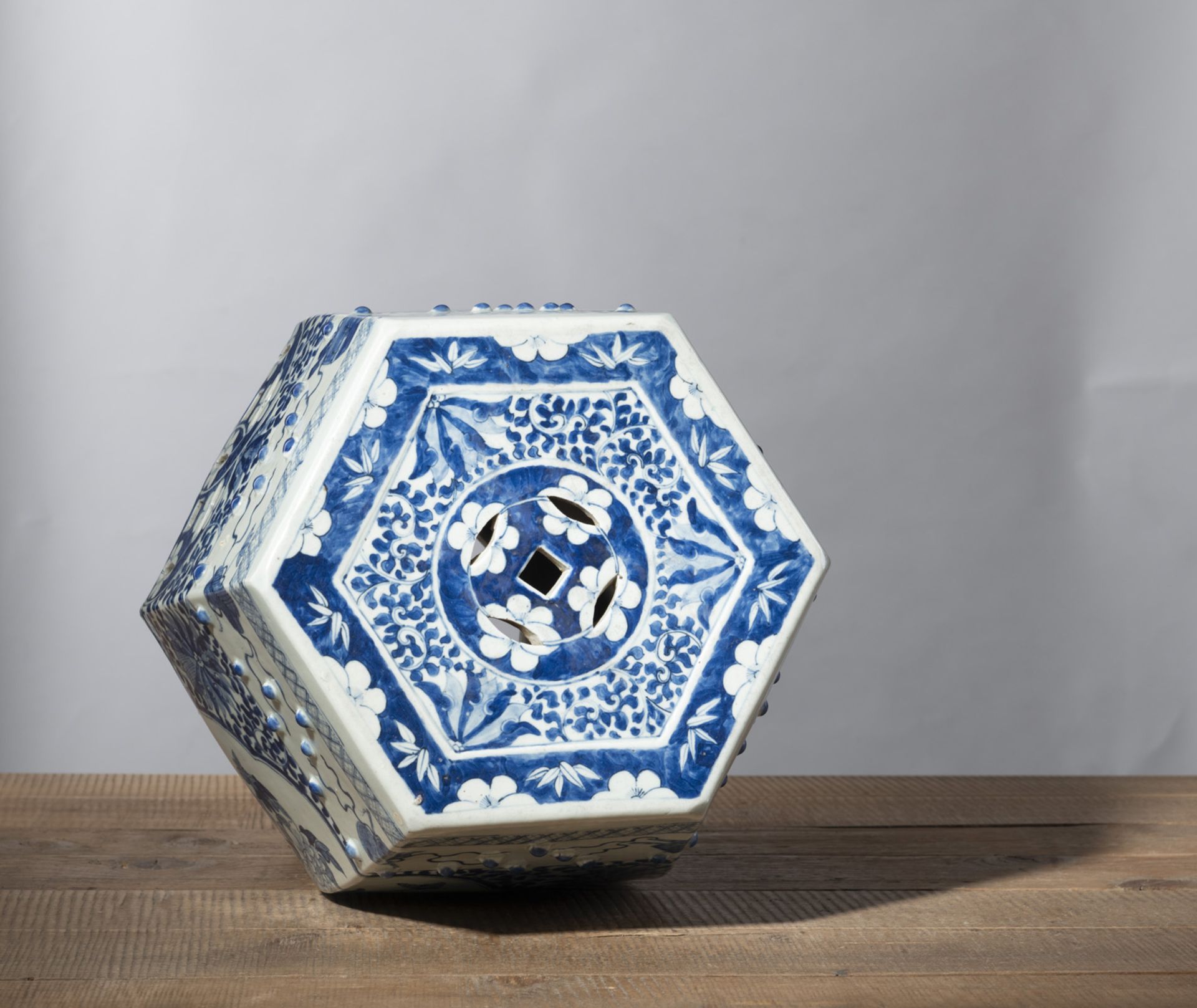 A HEXAGONAL BLUE AND WHITE PORCELAIN GARDEN STOOL WITH CASH COINS, FLOWERS AND LUCKY SYMBOLS DECORA - Image 3 of 4