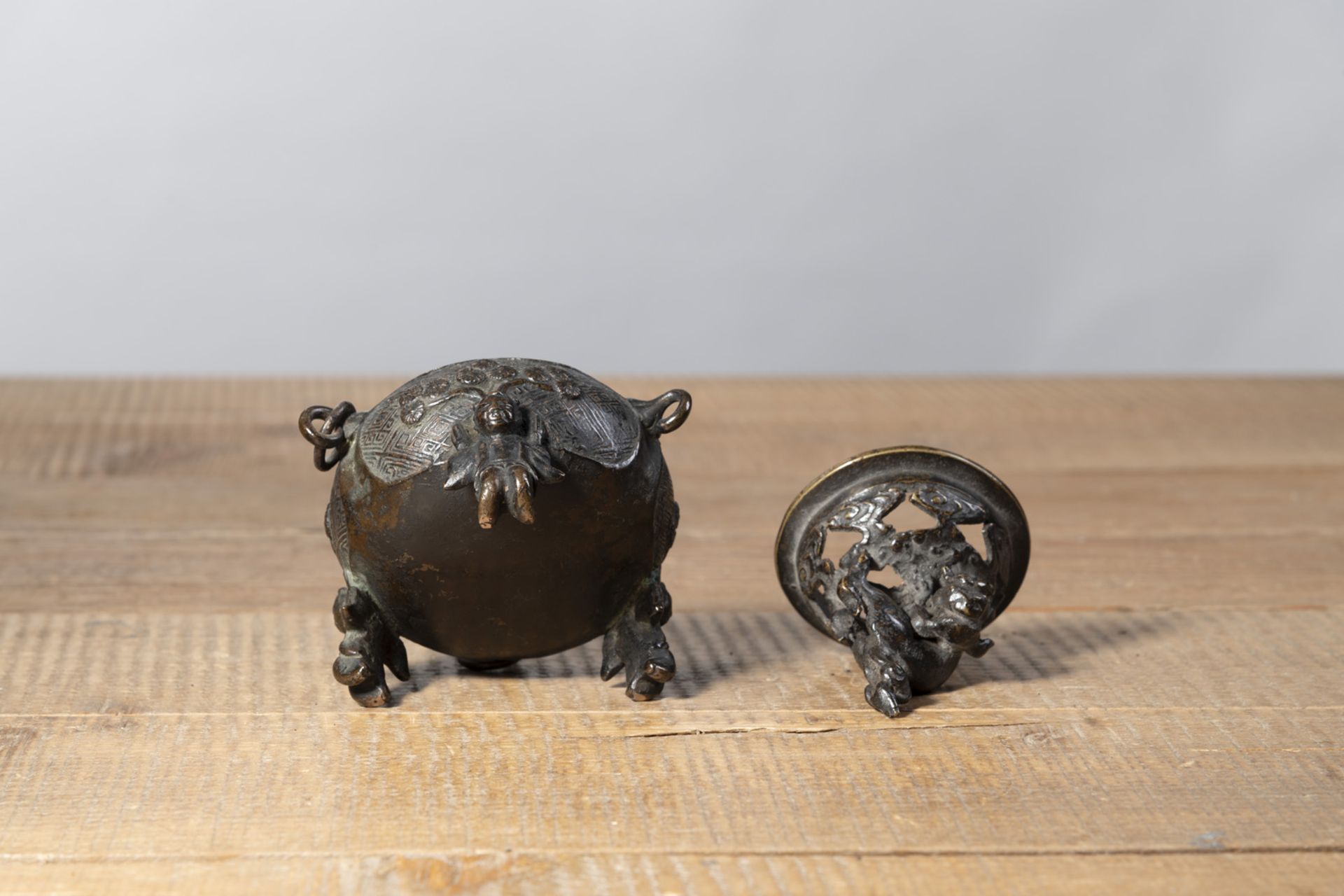 A BRONZE CANDLESTICK IN THE SHAPE OF A CRANE STANDING ON A TURTLE AND A SMALL BRONZE TRIPOD INCENSE - Image 3 of 8