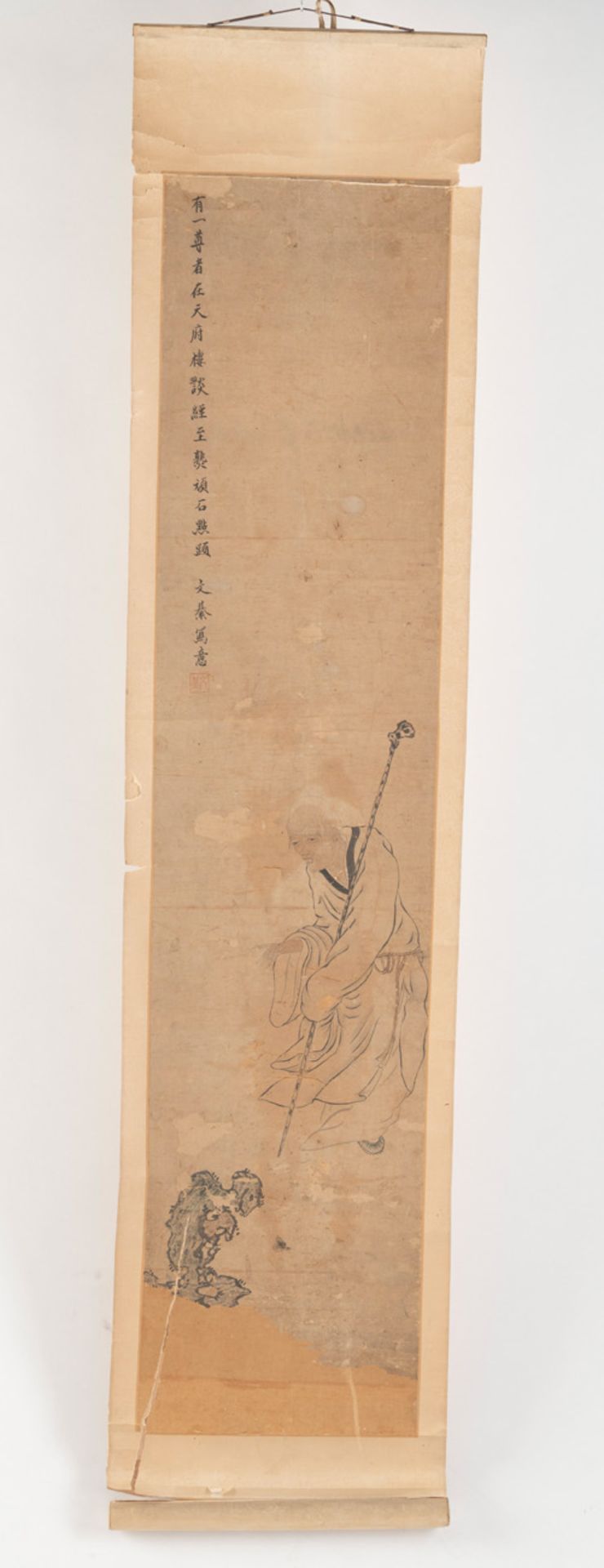 A INK PAPER PAINTING DEPICTING A LUOHAN AND A ROCK, MOUNTED AS A HANGING SCROLL - Image 2 of 4