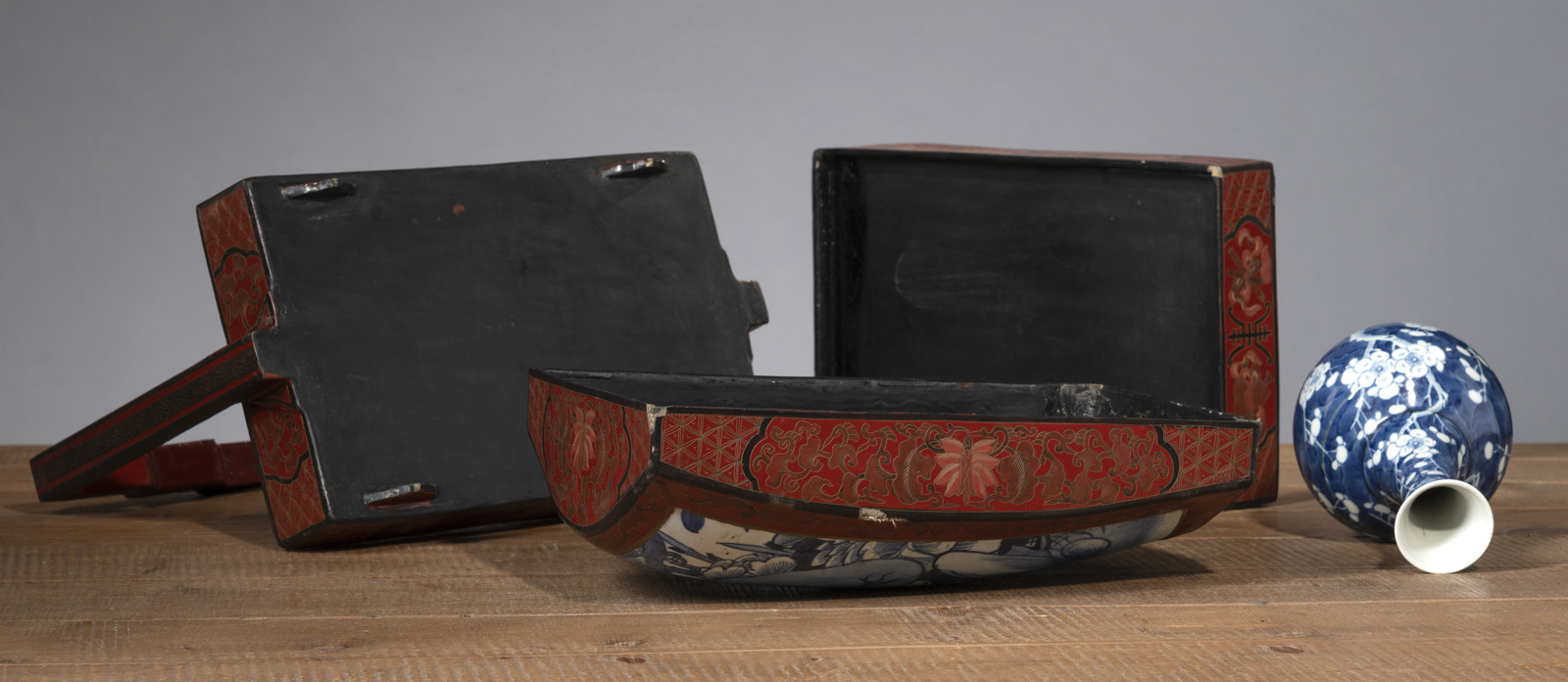 A THREE-PART RECTANGULAR BOX WITH CARVED LOTUS AND TREASURE SYMBOLS DECORATION IN RED LACQUER, THE  - Image 4 of 6