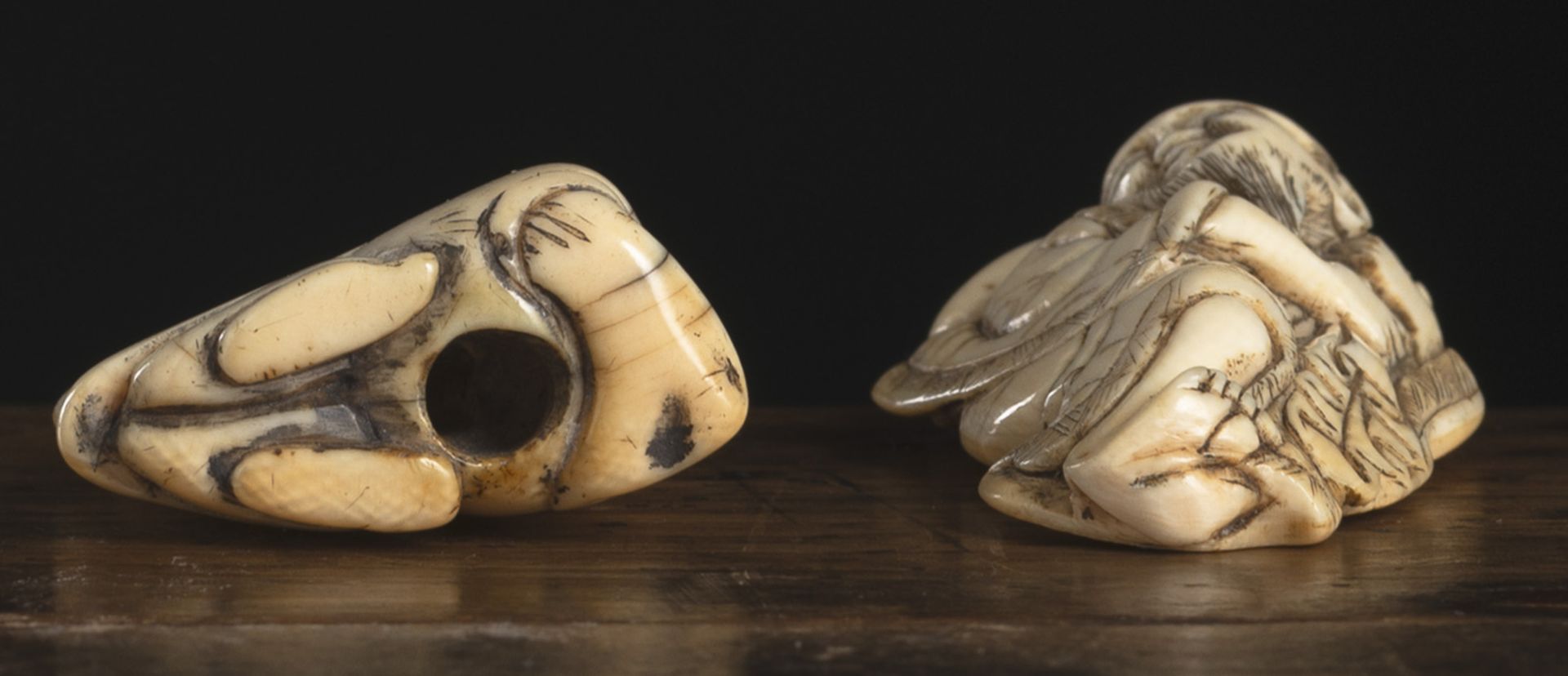 TWO IVORY NETSUKE: SENNIN OR HOTEI WITH A BAG ON HIS SHOULDER AND STANDING CHINESE WITH A LARGE BAG - Image 3 of 5