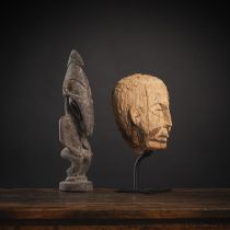 Sepik-Schnitzerei einer Ahnenfigur und möglicheweise Batak geschnitzter Kopf aus Holz