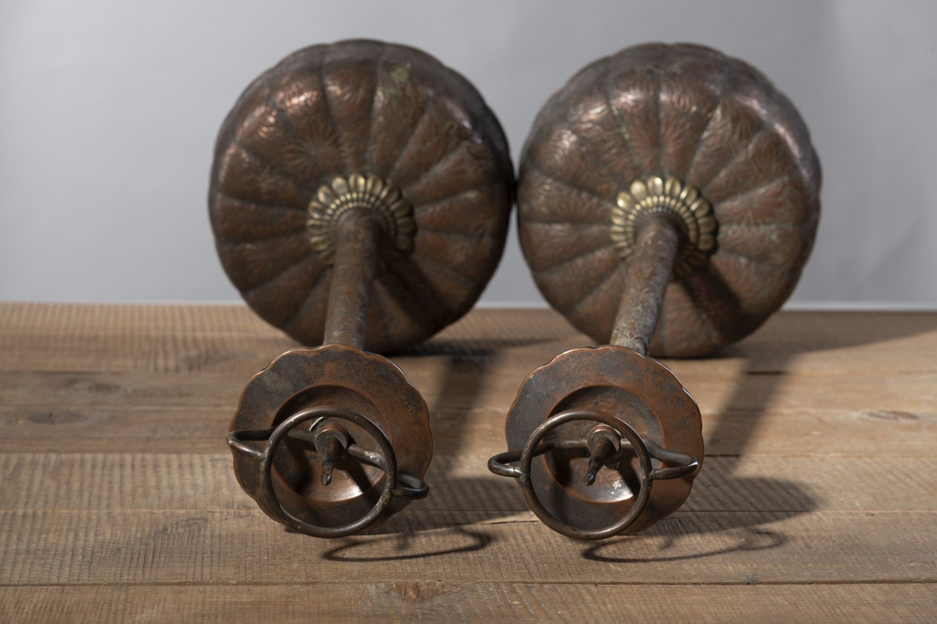 A PAIR OF COPPER FLORAL RELIEF CANDLESTICKS - Image 3 of 4