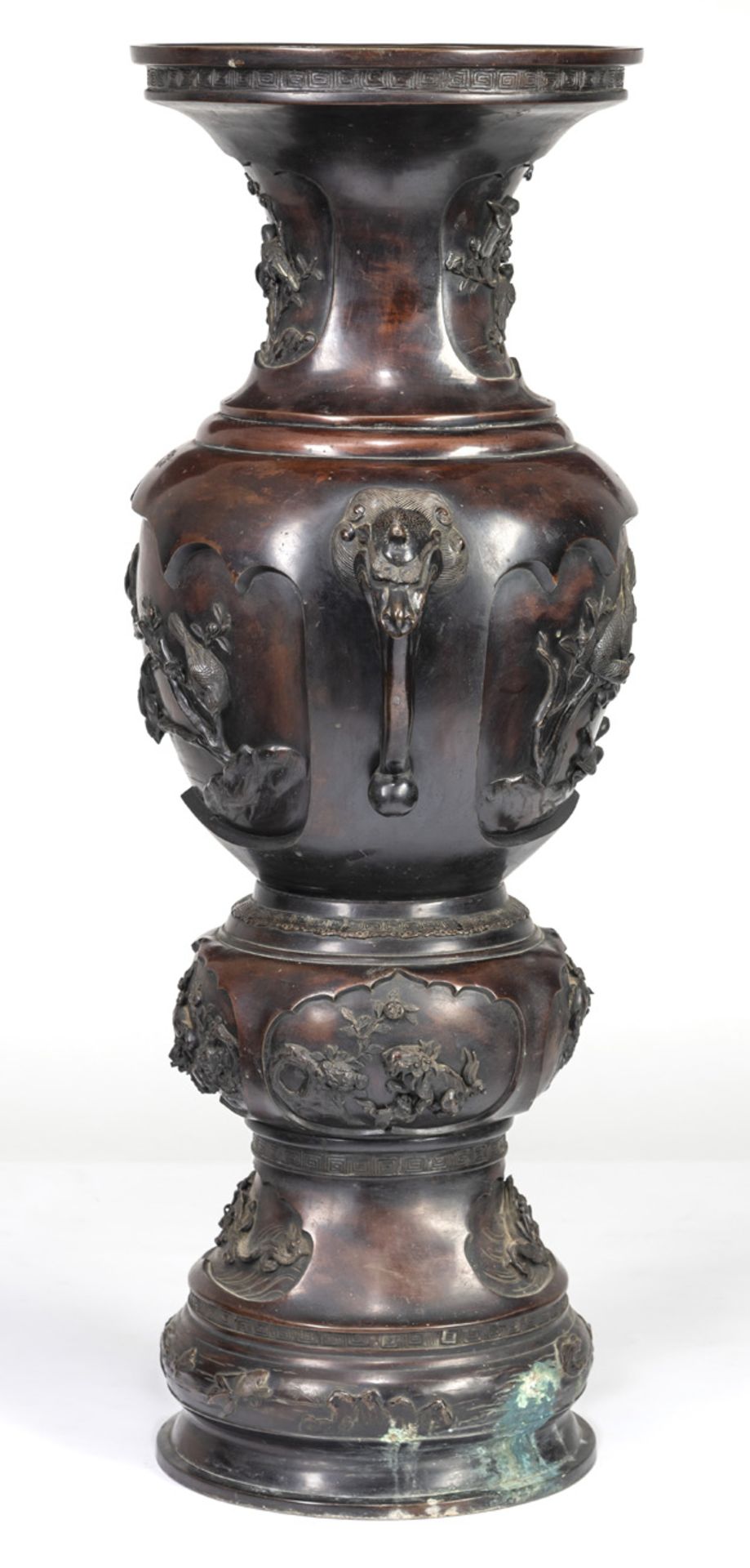 A LARGE BRONZE VASE WITH TWO BAKU HEAD HANDLES AND RESERVES DEPICTING FLOWERS AND BIRD IN RELIEF ON - Image 4 of 8
