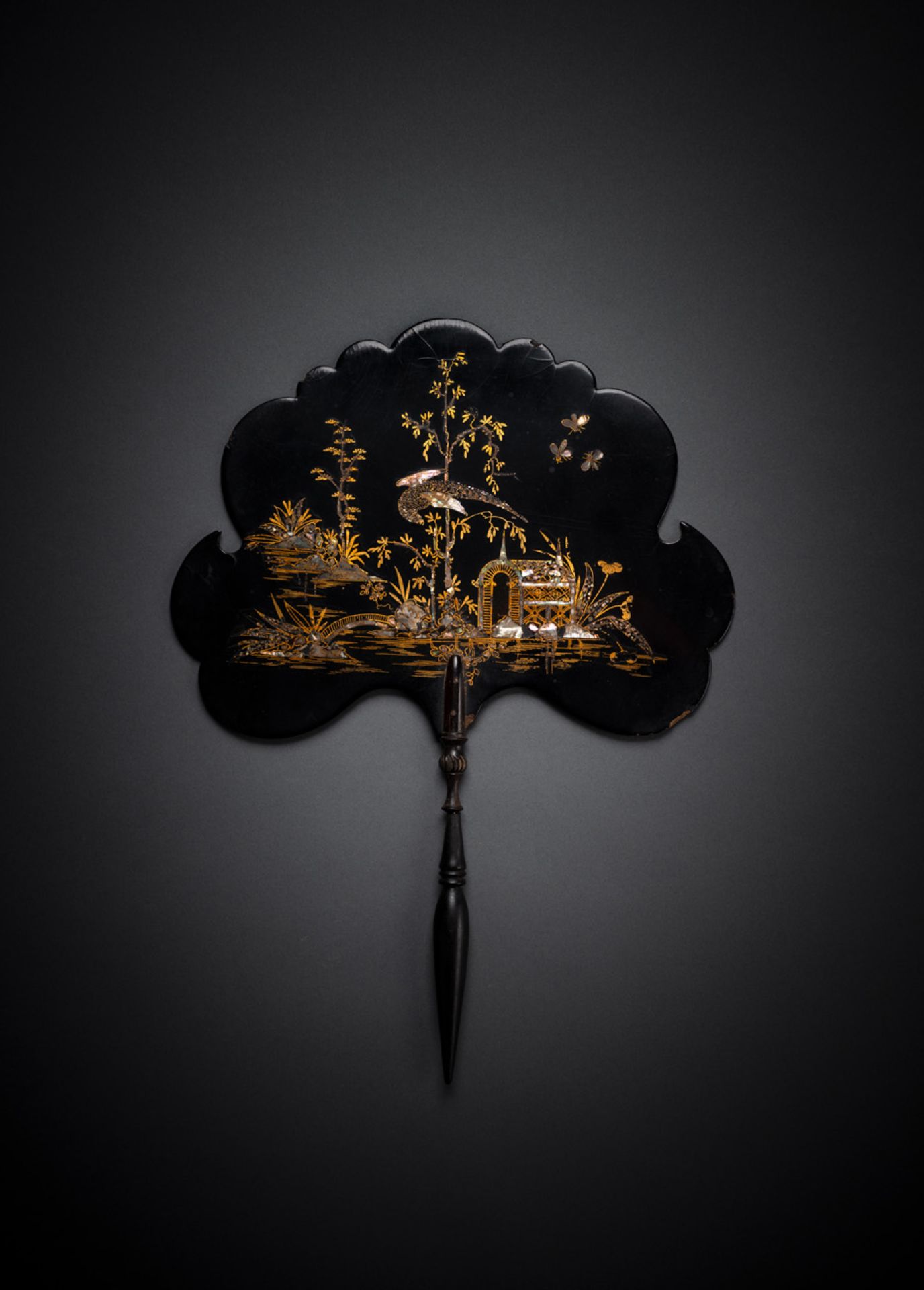 A BLACK-LACQUERED FAN WITH MOTHER-OF-PEARL INLAYS AND GILT PAINTING