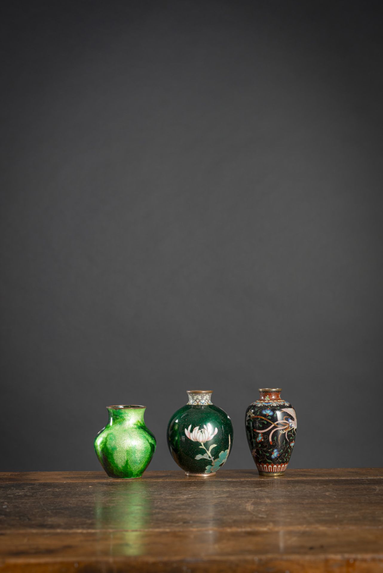 A GROUP OF THREE CLOISONNÉ ENAMEL VASES - Image 2 of 4
