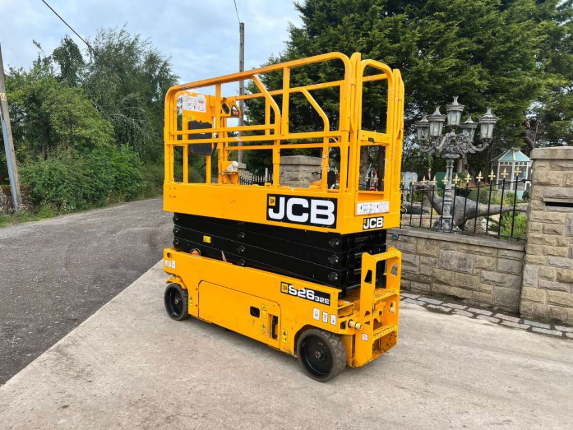 9.92 Metre Electric Scissor Lift 2017 JCB - Image 16 of 18