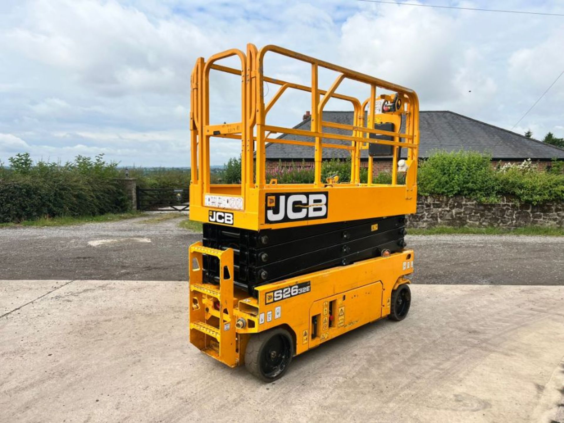 9.92 Metre Electric Scissor Lift 2017 JCB - Image 5 of 18