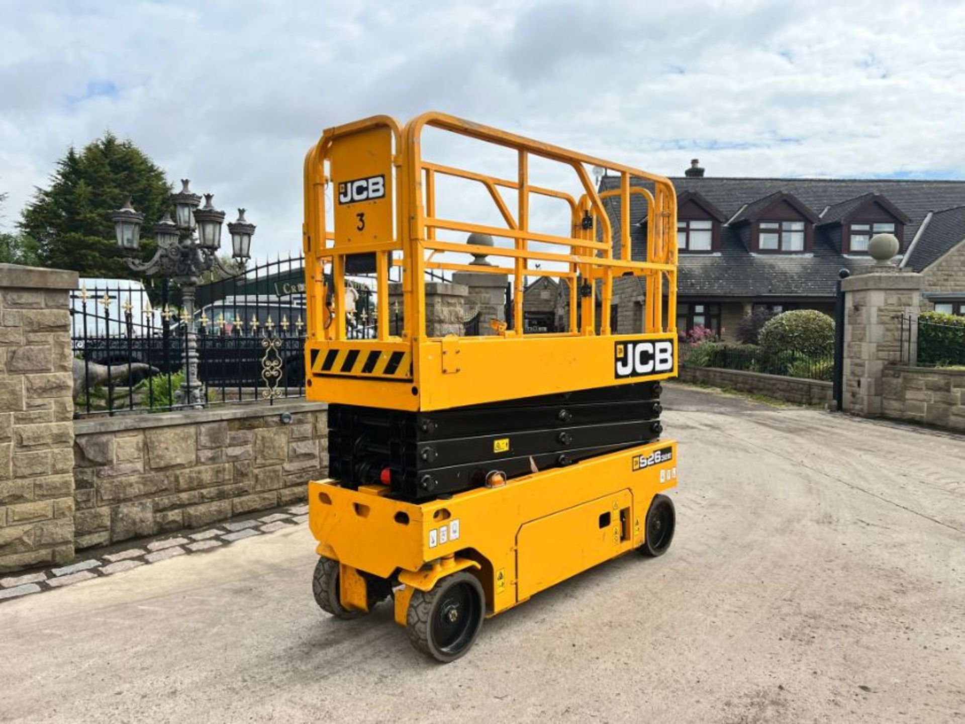 9.92 Metre Electric Scissor Lift 2017 JCB - Image 17 of 18