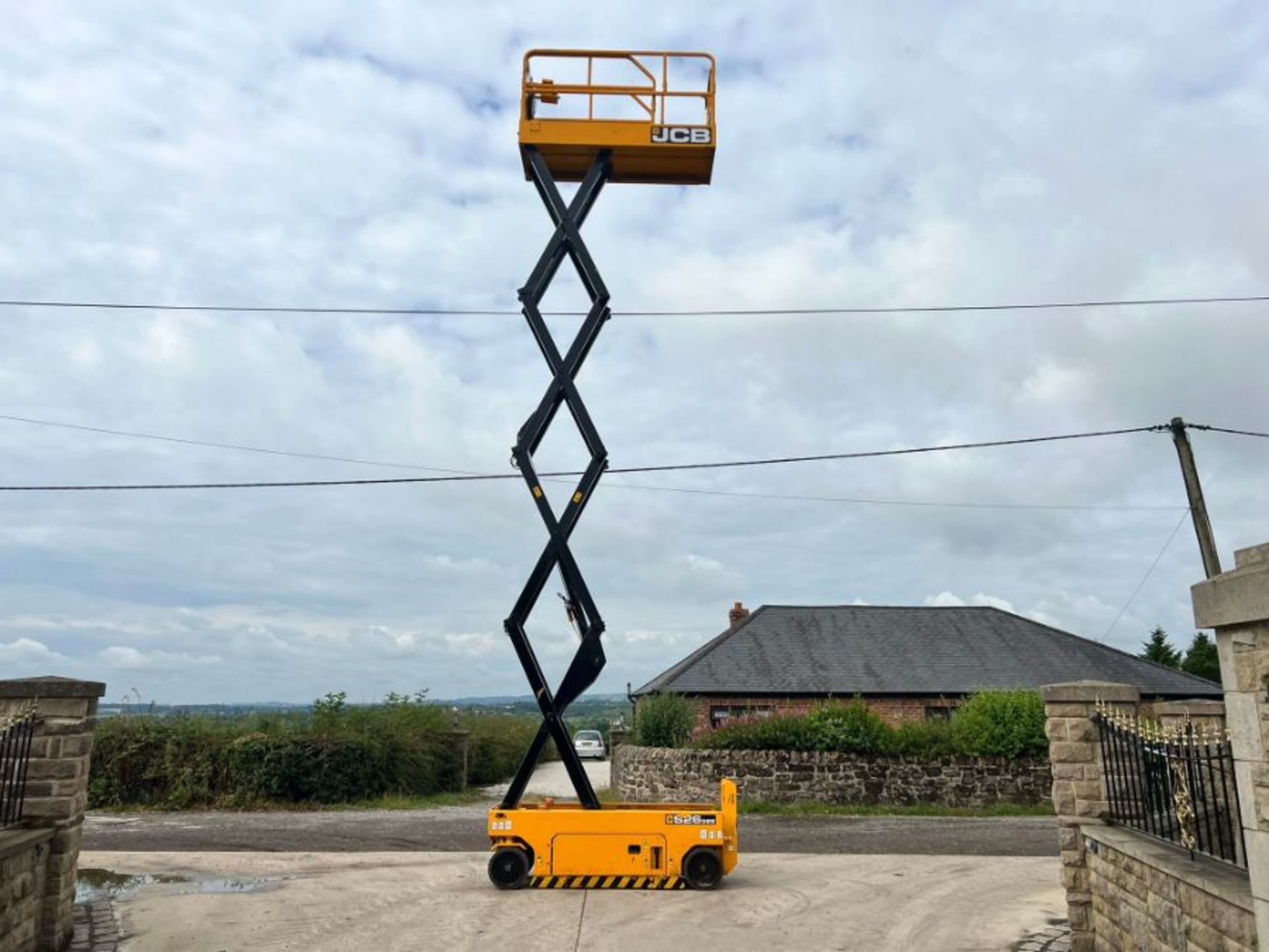 9.92 Metre Electric Scissor Lift 2017 JCB - Image 7 of 18