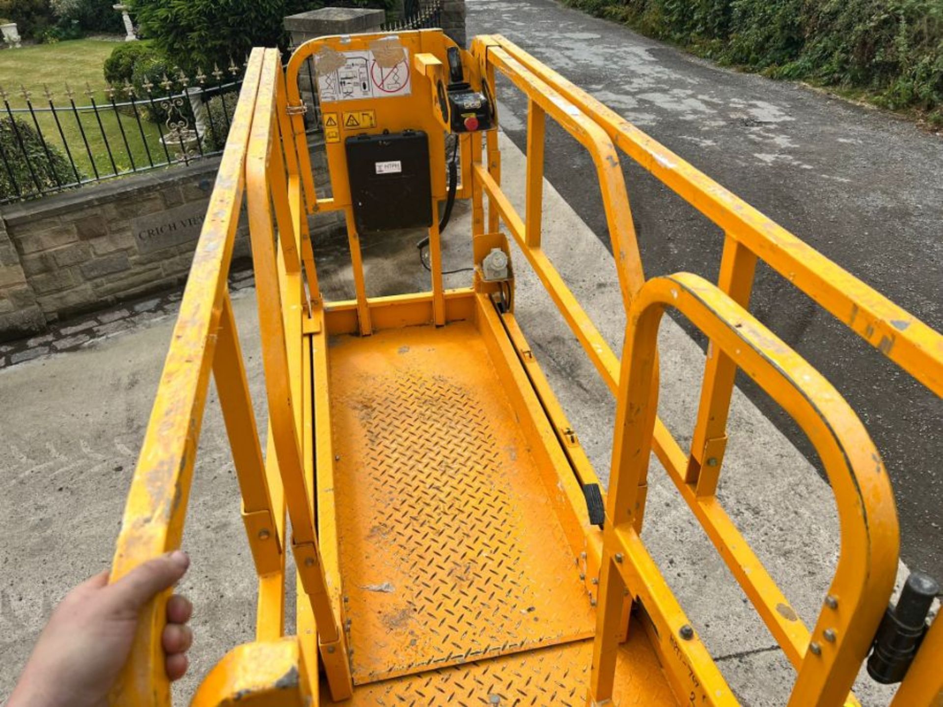 9.92 Metre Electric Scissor Lift 2017 JCB - Image 13 of 18