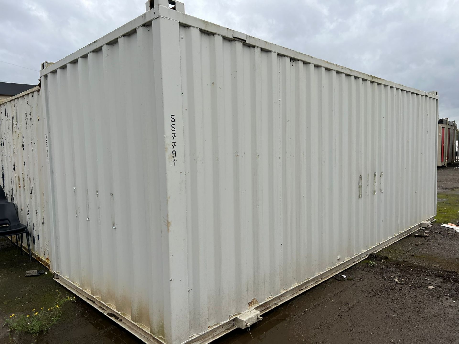 21ft storage container with roof leak - Image 2 of 4