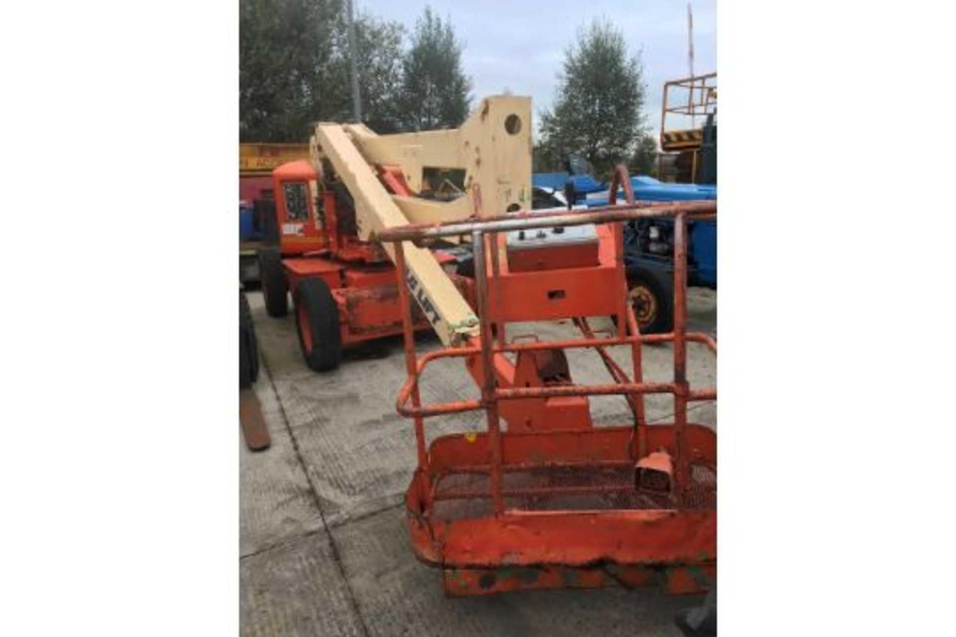 JLG Cherrypicker Lift