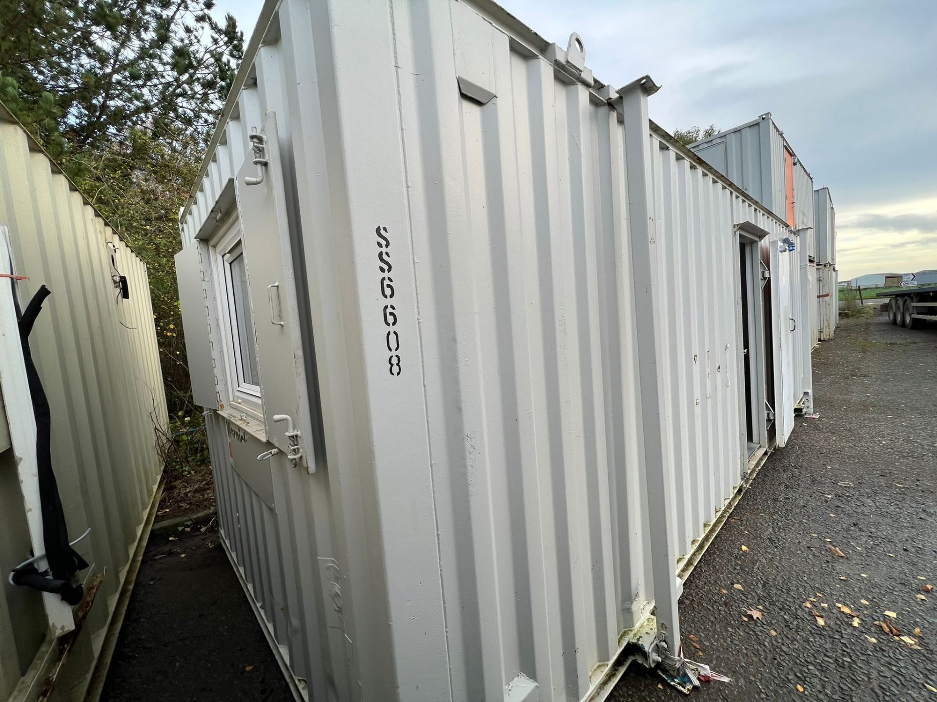 24ft site cabin office container - Image 2 of 4