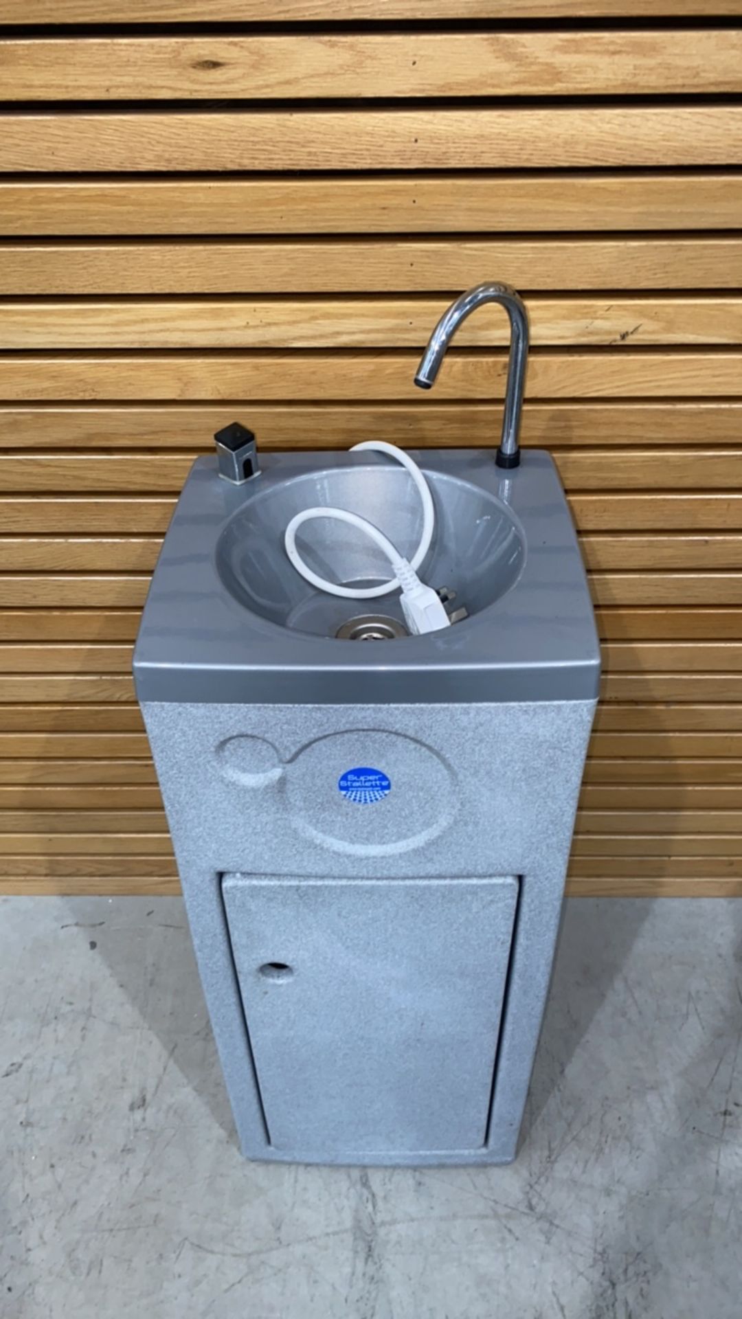 Super Stallette Mobile Water Fountain - Image 2 of 6