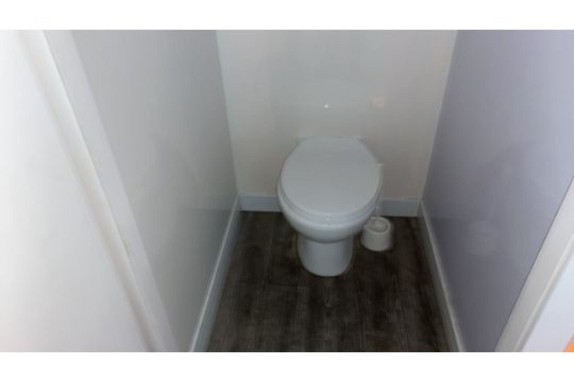 Toilet Cubicle - Image 4 of 6