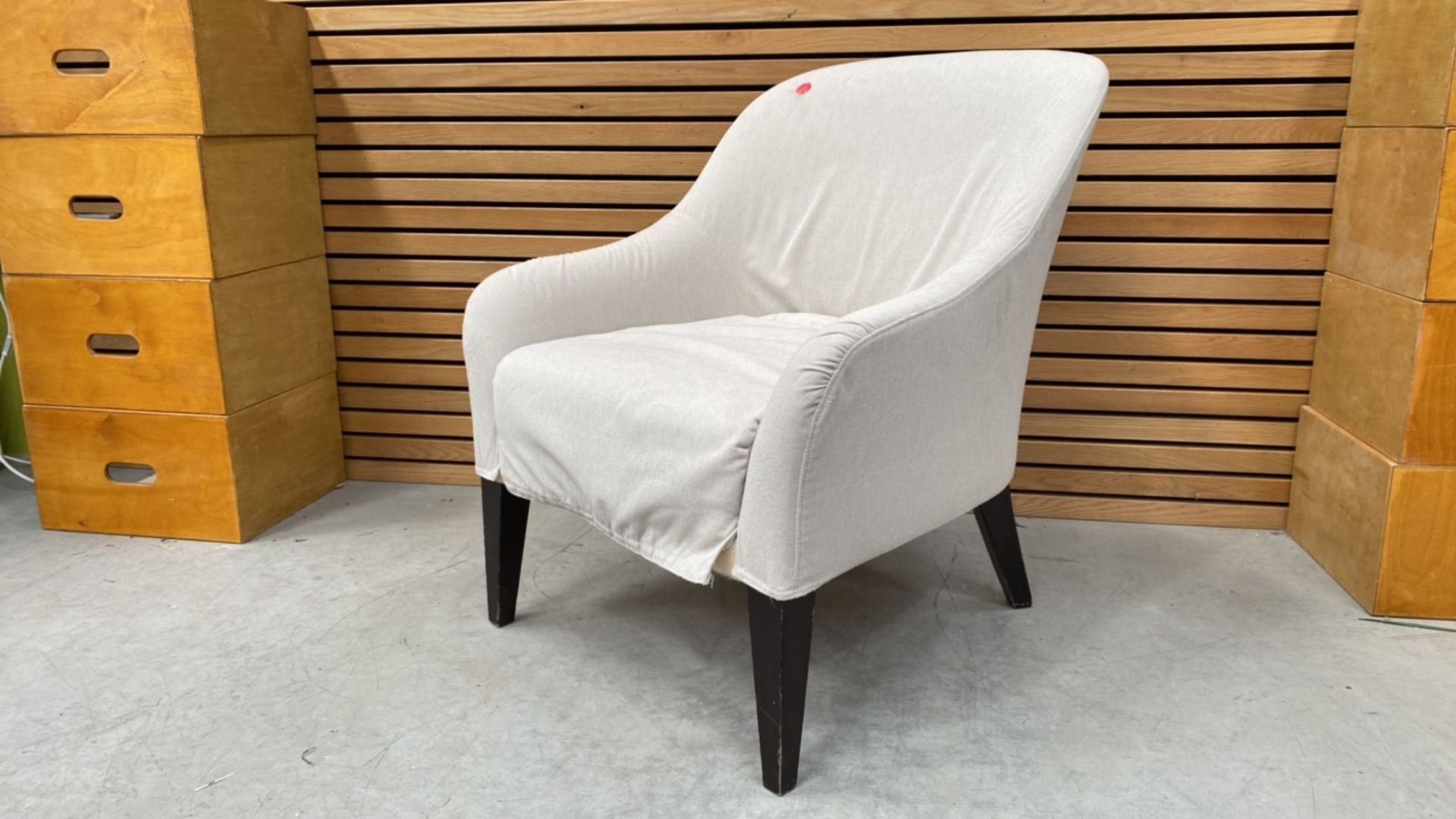 Cream Upholstered Armchair X1 - Image 2 of 3