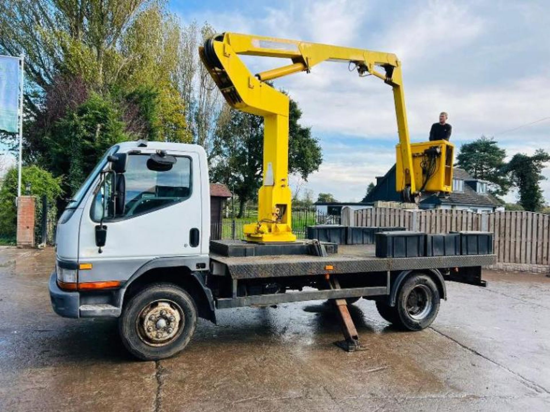 Mitsubishi canter 4x2 lorry