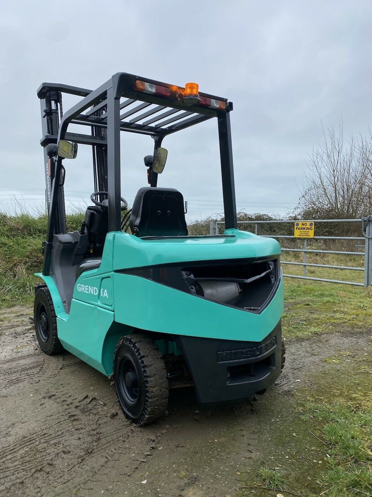 Mitsubishi 2.5 Tonne Diesel Forklift - Image 2 of 7