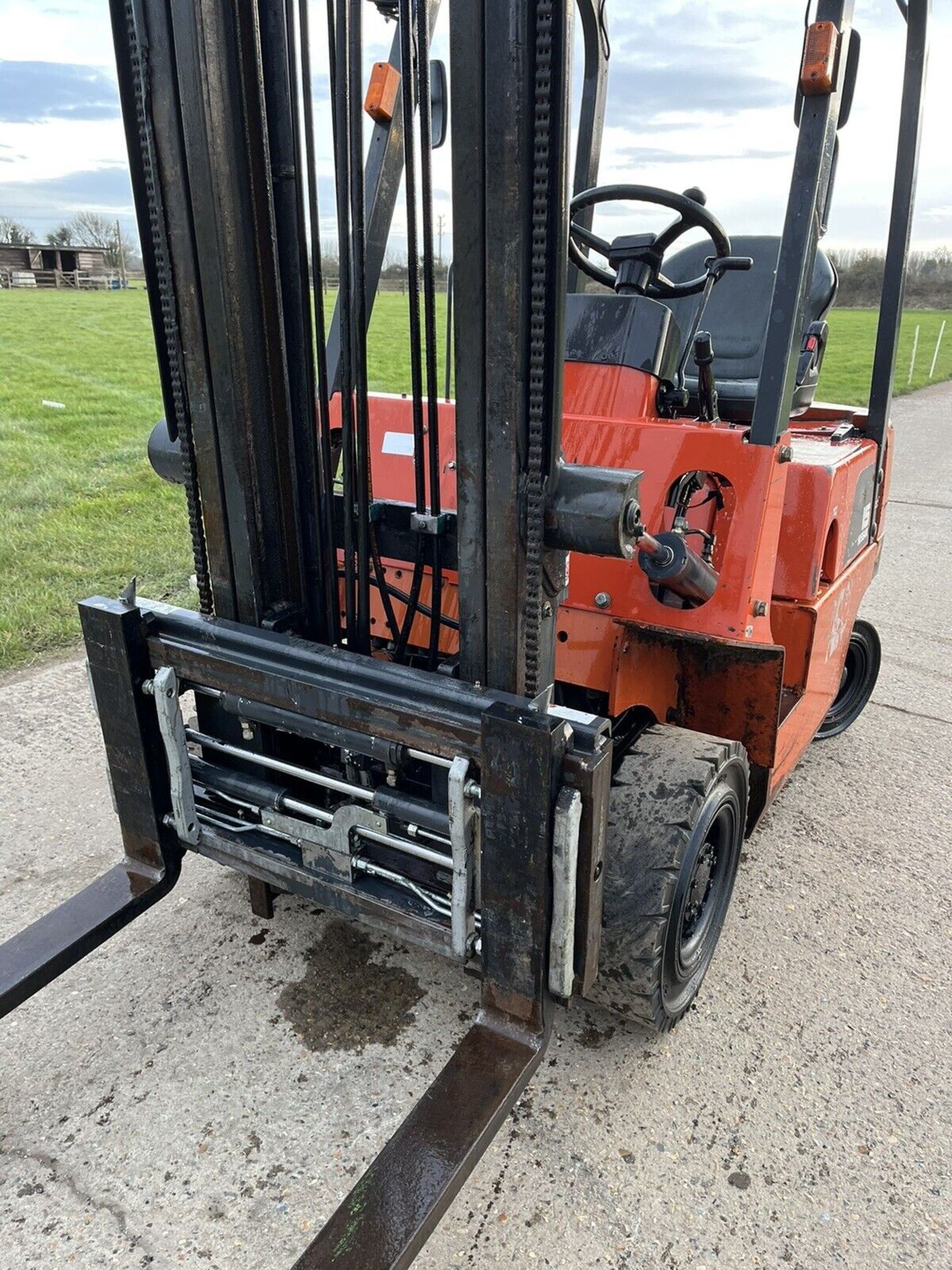 Nissan 1.5 Tonne Diesel Forklift With Fork Position - Image 4 of 4